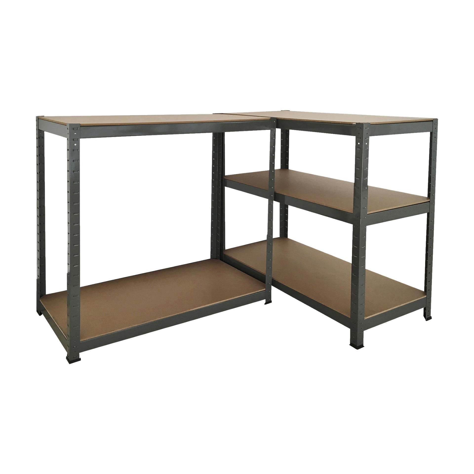 Et par svartmetall Hard Head Storage-hyller med brune trepaneler er satt opp i L-formasjon. Hver enhet har tre hyller som kan justeres i høyde, og gir et minimalistisk industrielt preg perfekt for å holde garasjer, verksteder eller lagre organisert.