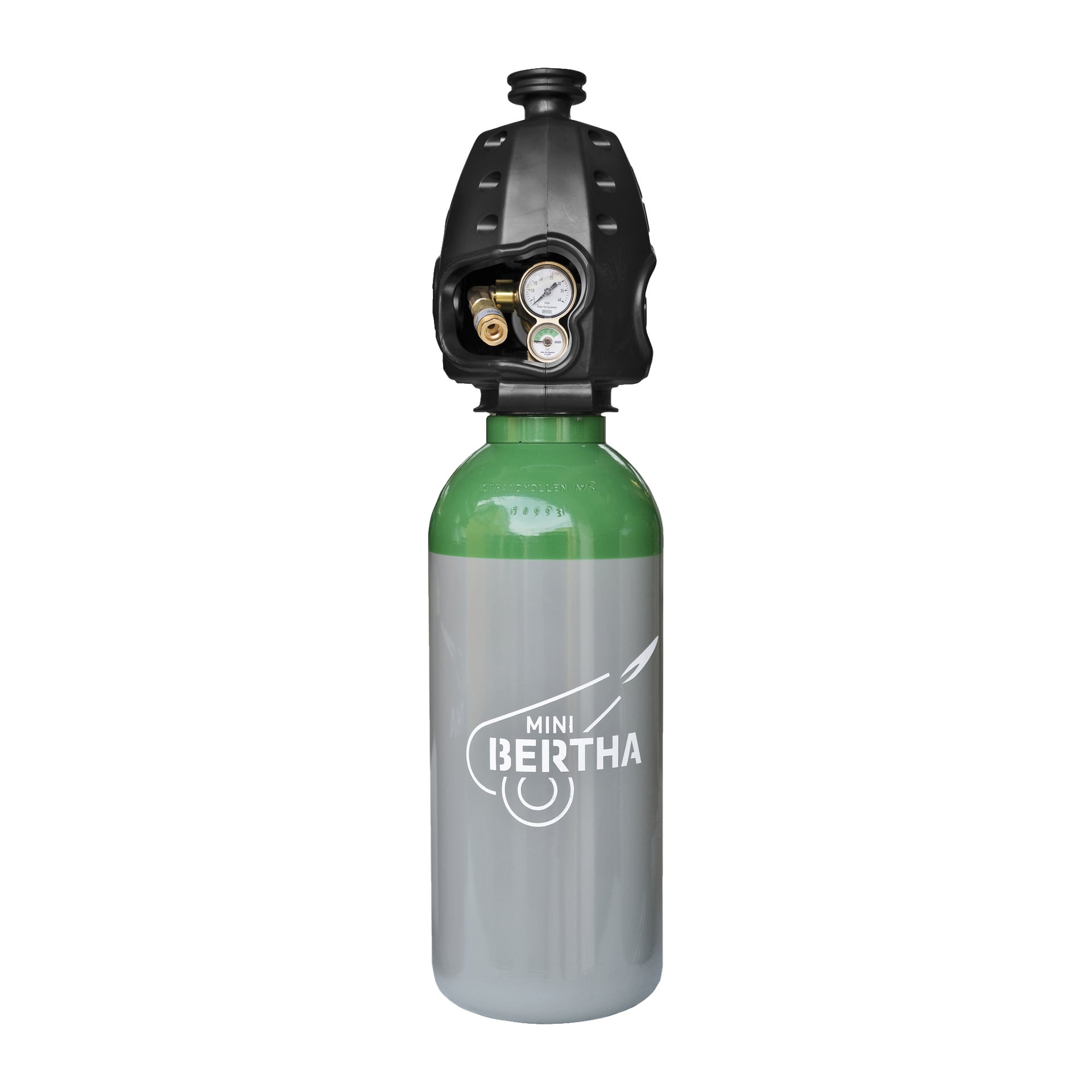 En grønn og grå Argon-gasssylinder merket "Strandmöllen" står oppreist, utstyrt med en svart ventilmontering som inkluderer trykkmålere og koblinger. Den rommer en 8→8 liters argongasspåfylling.