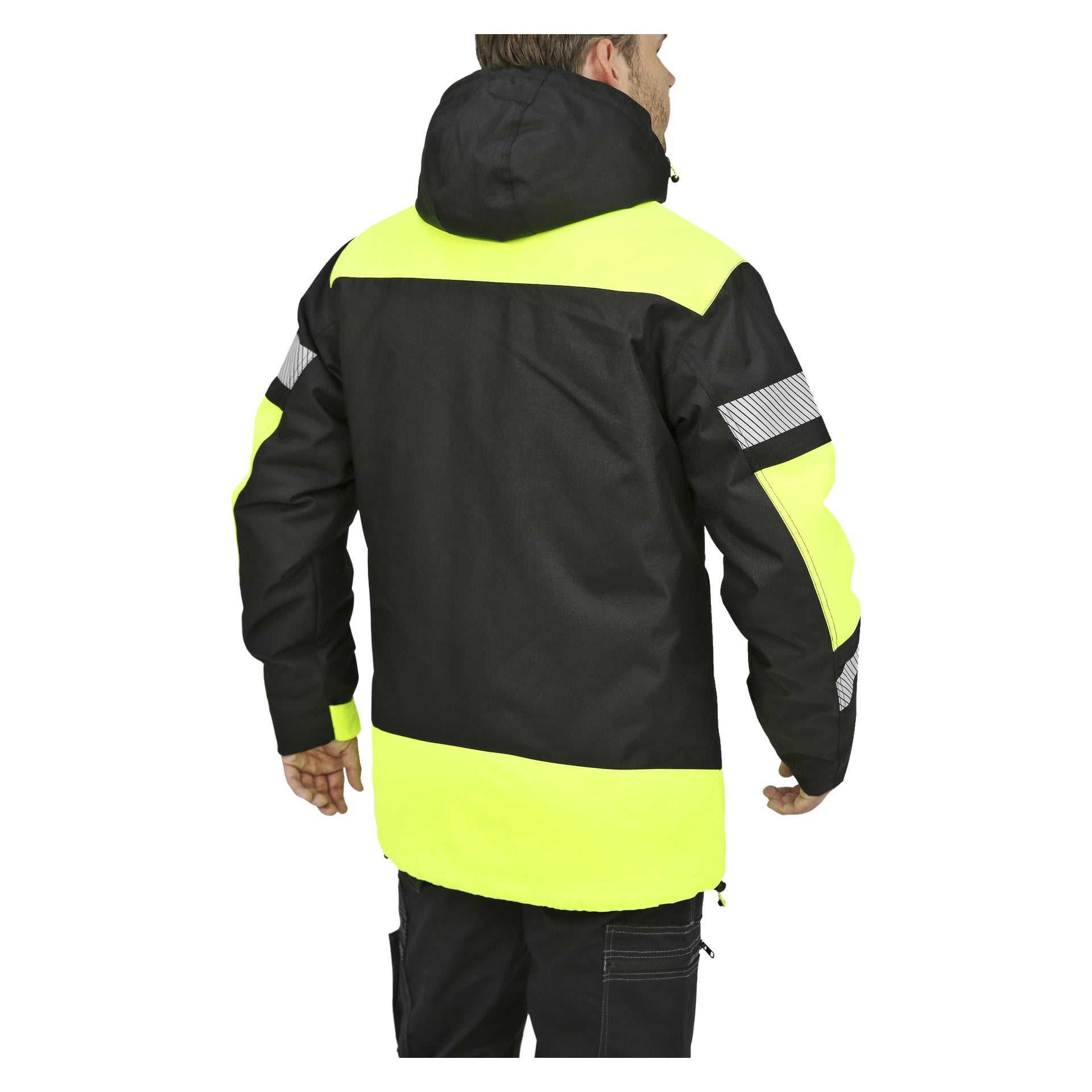 Man visar Bluewear Parka, som har svarta och gula reflekterande detaljer, inklusive ränder och huva, stående med ryggen mot kameran och armarna naturligt vilande vid sidorna.