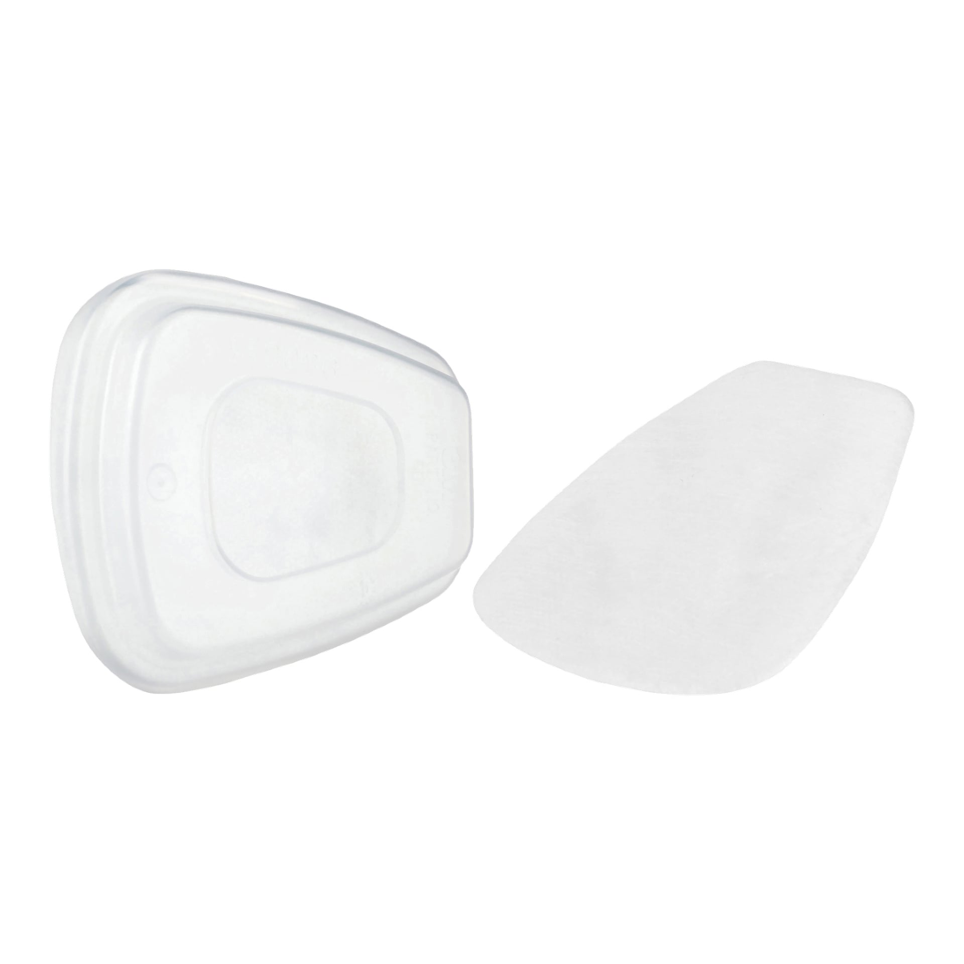 Po lewej stronie znajduje się 3M Replacement Filter 5935 z przezroczystą, prostokątną plastikową pokrywką, umieszczony obok podobnej przezroczystej prostokątnej folii filtracyjnej po prawej.