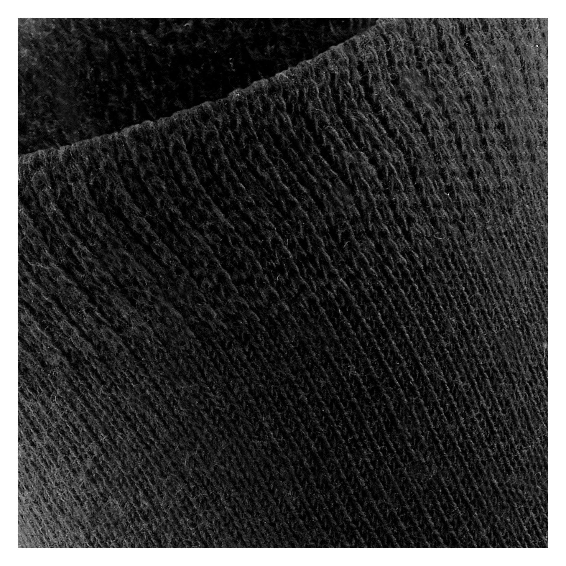Närbild som visar överkanten av en svart texturerad strumpa, en del av Bluewear Children's socks 5 par, fotograferad i vinkel och fyller större delen av bilden.