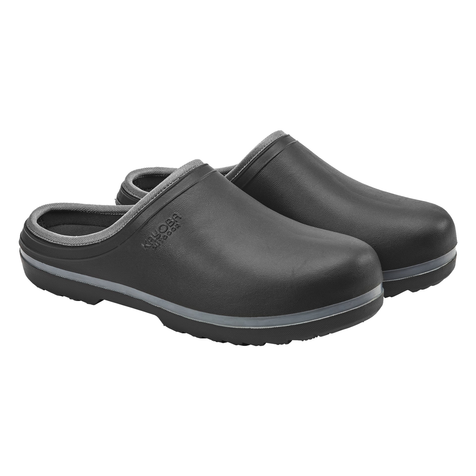 Kayoba Outdoor Garden-tofflor är svarta, slip-on tskor med slutna tår och låga klackar. De har texturerade sulor och en lätt upphöjd rygg.