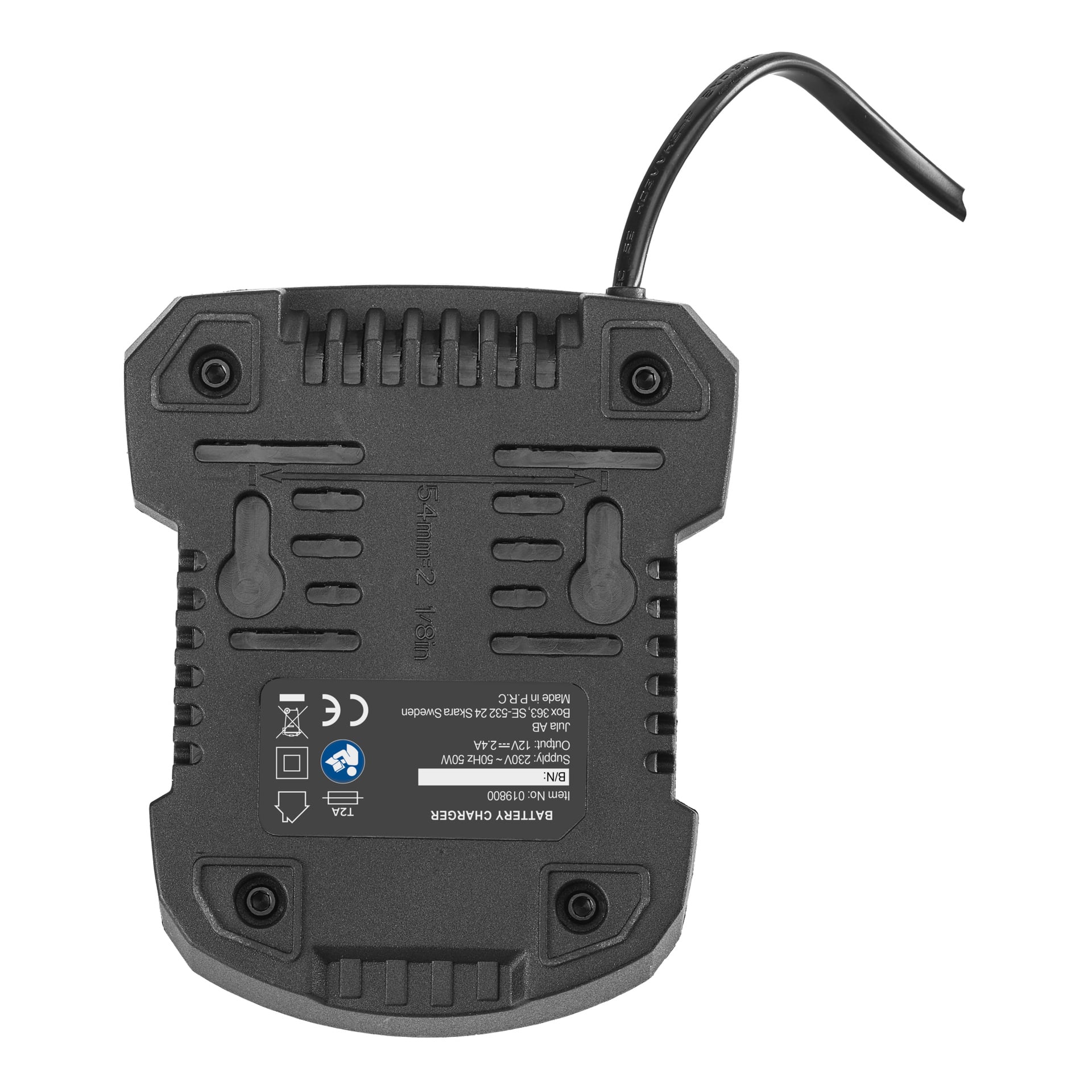 En rektangulär svart Meec Tools Multiseries 12 V Quick-laddare syntes underifrån, med flera skruvar, spår och en texturerad yta. En strömkabel sticker ut från det övre högra hörnet, och en central etikett listar tekniska detaljer och certifieringssymboler.