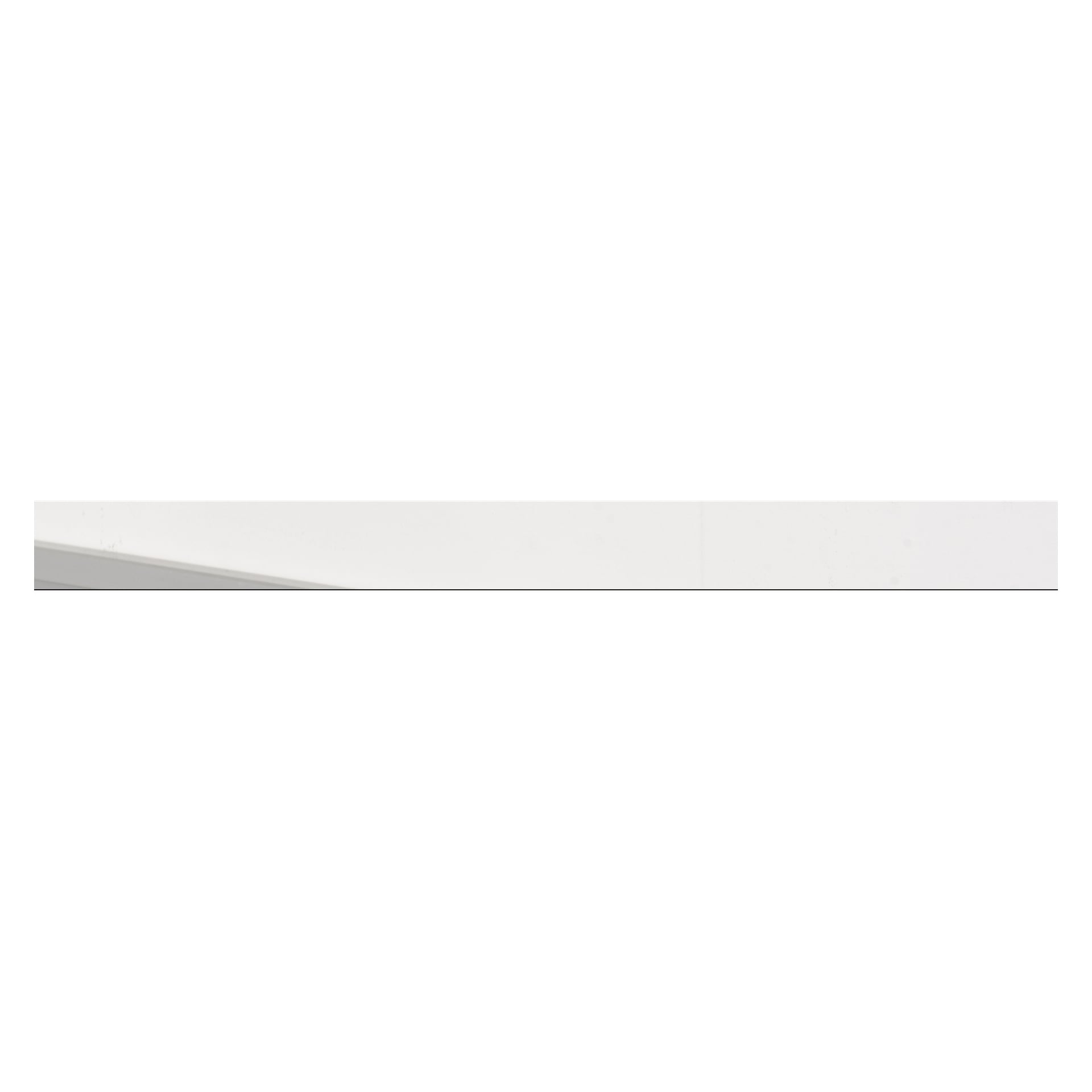 En tynn lys grå stripe går langs overkanten, noe som muligens antyder en vegg- eller takbase. En hard head tool-krok vises tydelig i forgrunnen.