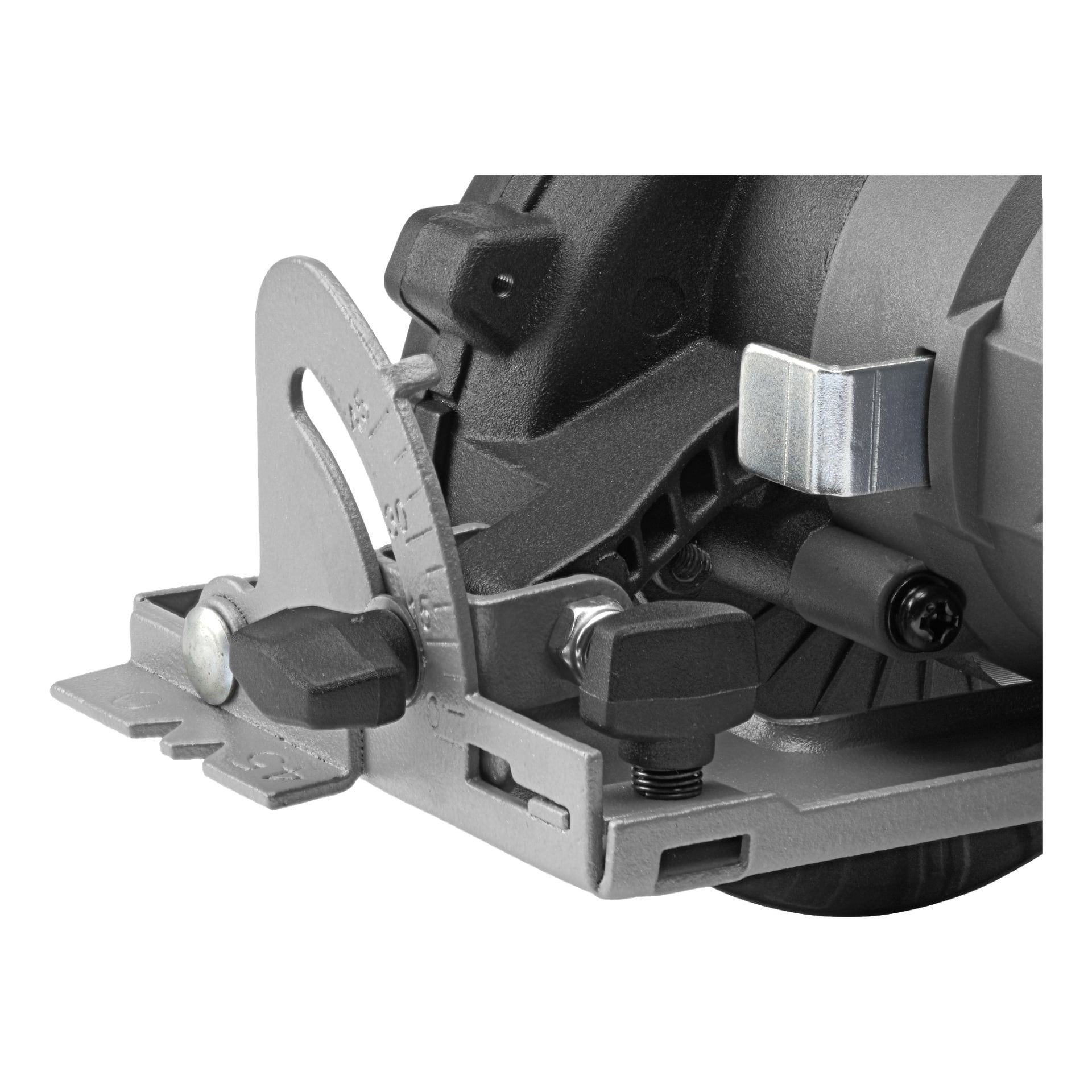Szczegółowe zbliżenie mechanizmu regulacji kąta w piłe tarczowej Meec Tools Multiseries 12 V Compact, z metalowym uchwytem z widocznymi oznaczeniami kąta, pokrętłami regulacyjnymi oraz częściami obudowy piły.