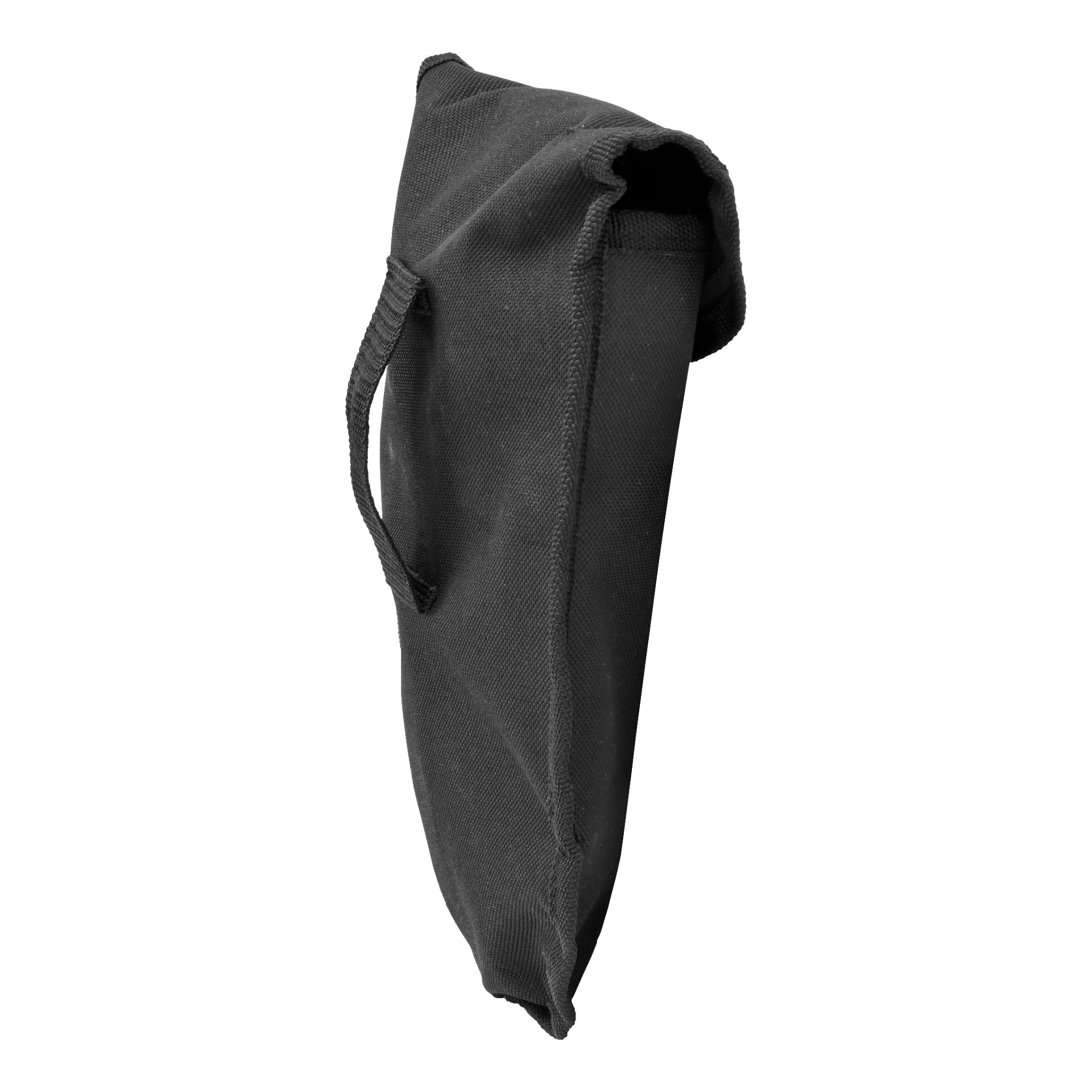En svart tygpåse av Kayoba Folding Spade med handtag visas i en vinkel. Påsen är tom, något skrynklig och har synliga sömmar längs kanterna.