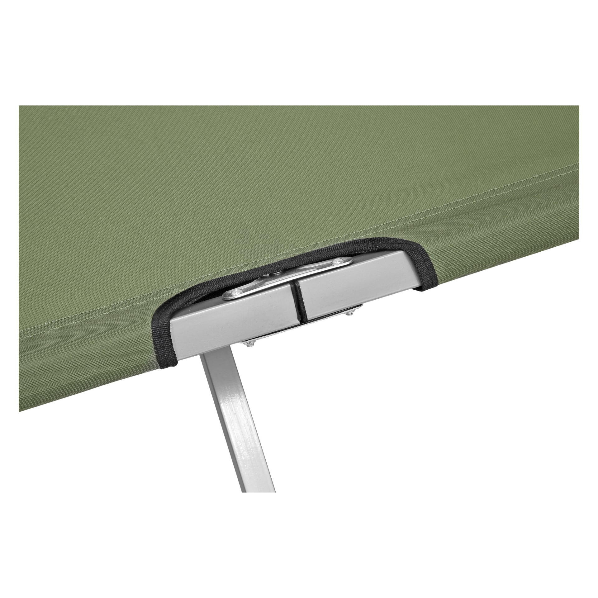 Zbliżenie ramy łóżka kempingowego Kayoba Outdoor z napiętej zielonej tkaniny przymocowanej do srebrnego metalowego prętu nośnego, z czarnymi wykończeniami wzmacniającymi krawędzie.