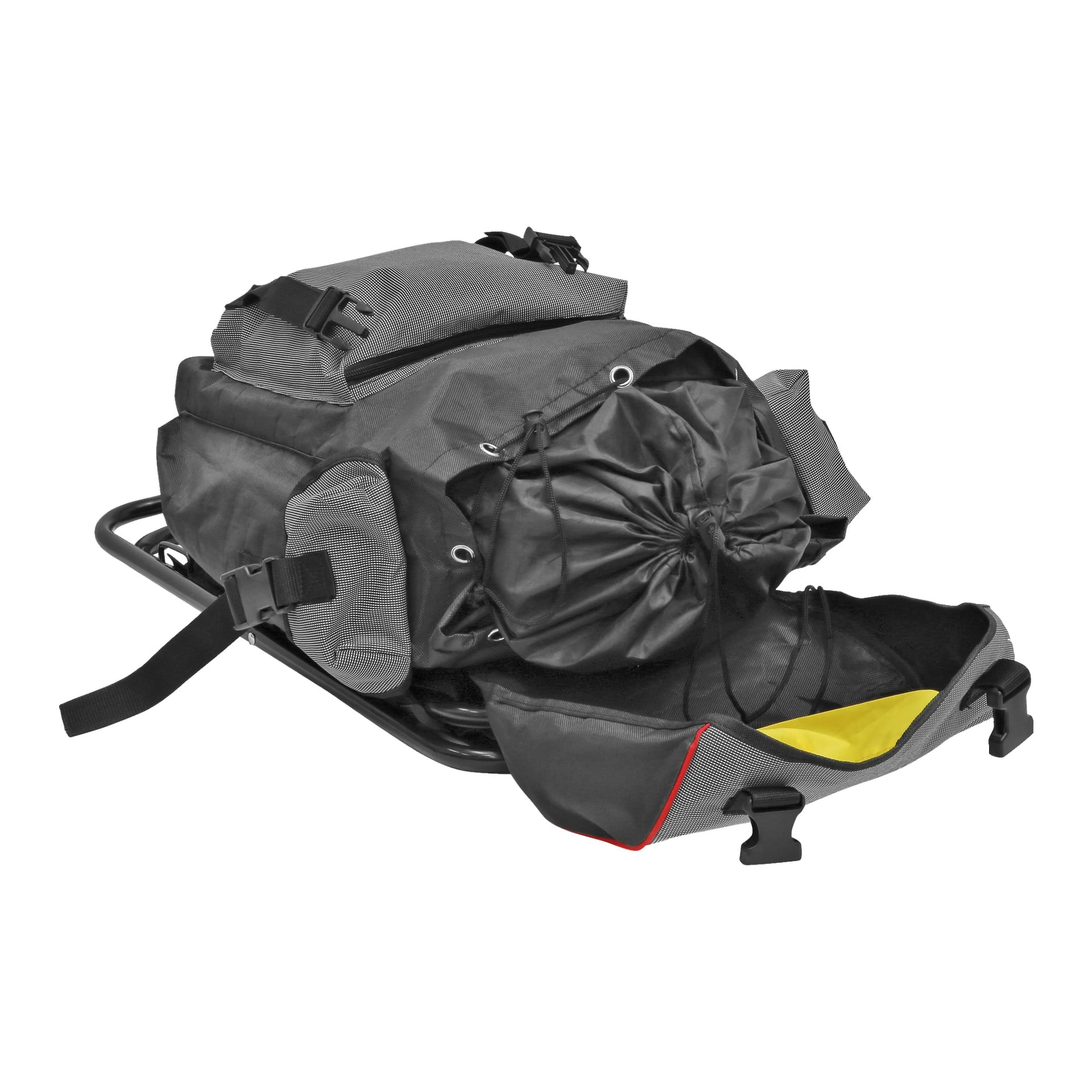 Ein schwarz-grauer Kayoba-Rucksack mit integriertem Hocker liegt auf dem Rücken. Eine der Taschen ist offen und zeigt ein leuchtend gelbes Inneres. Der Rucksack hat mehrere Fächer sowie verschiedene Riemen und Schnallen, die die Ausrüstung sicher halten.