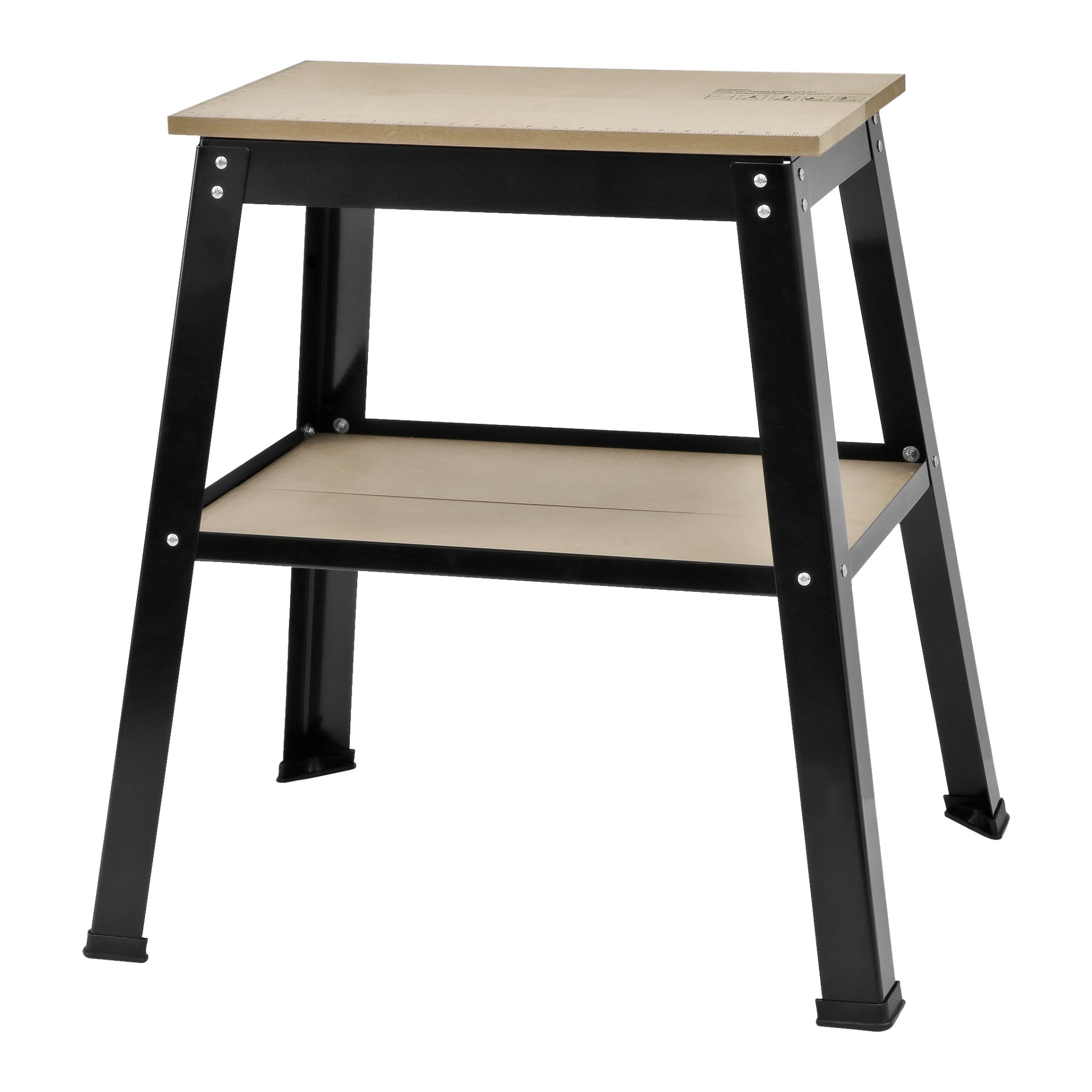 Meec Tools Machine Table är en liten, rektangulär arbetsbänk med en lätt träyta, solida svarta metallben och en extra trähylla under. Dess enkla design passar den väl för verkstäder eller garage.