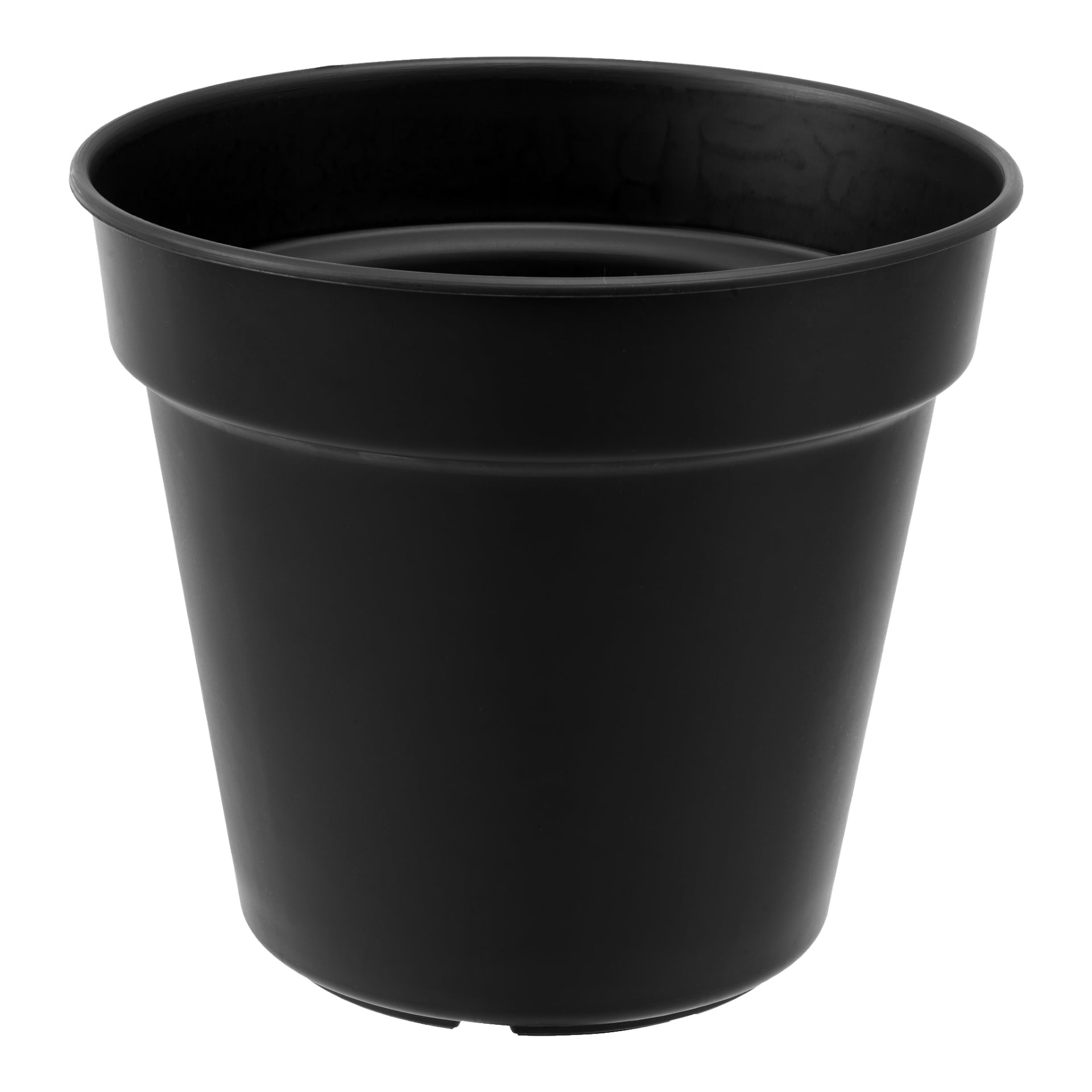 En Hard Head Pot tillverkad av enkel svart plast med lätt avsmalnande sidor, bred kant och en subtil ås runt mitten.