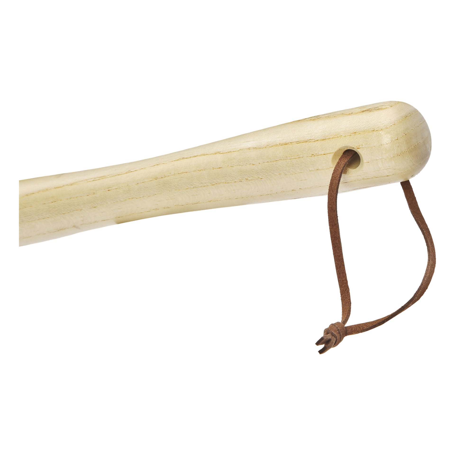 En närbild på Hard Head Flat Iron framhäver dess bleka trähandtag, som har ett hål nära spetsen där en brun läderrem är trådad och prydligt knuten.
