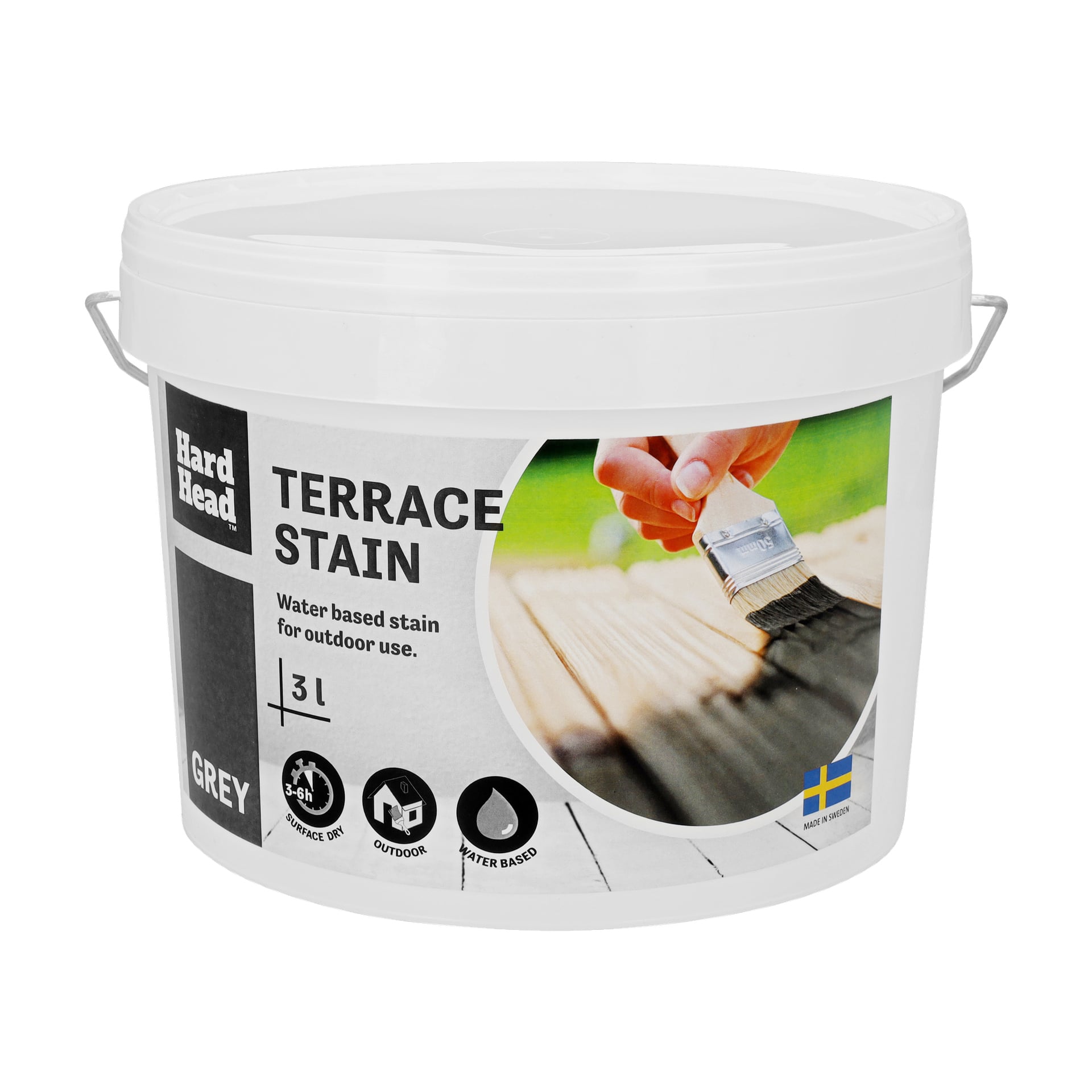 En 3L hvit bøtte med Hard Head Terrace-beis i grått, vannbasert for utendørs bruk. Etiketten viser en håndbørstende treplate og ikoner som indikerer utendørs og vannbasert.