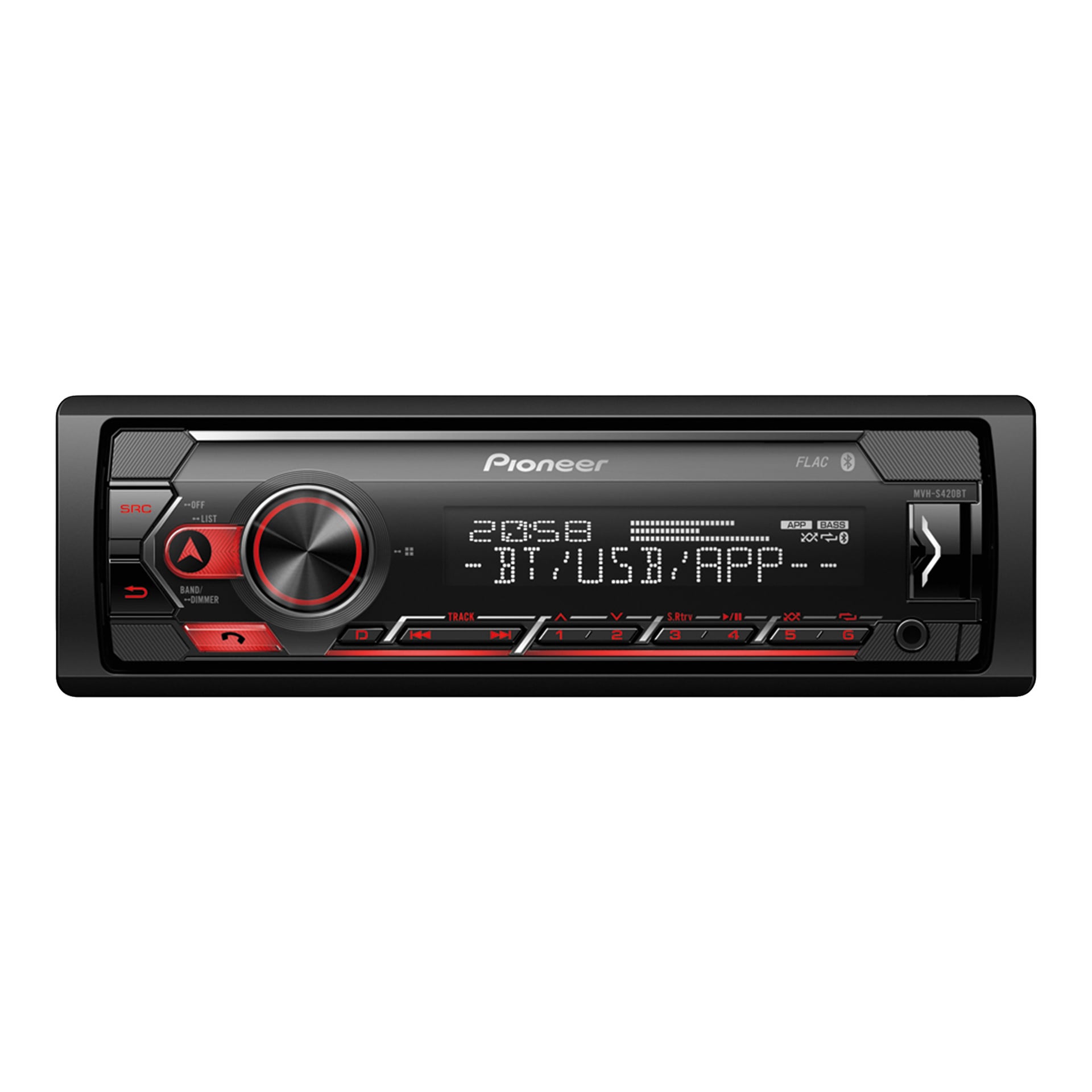 En Pioneer MVH-S420BT bilstereo-huvudenhet med en digital display som visar "USB APP", flera kontrollknappar, en framträdande central ratt och en USB-port placerad till höger. Stereon är mestadels svart med rödmarkerade detaljer.