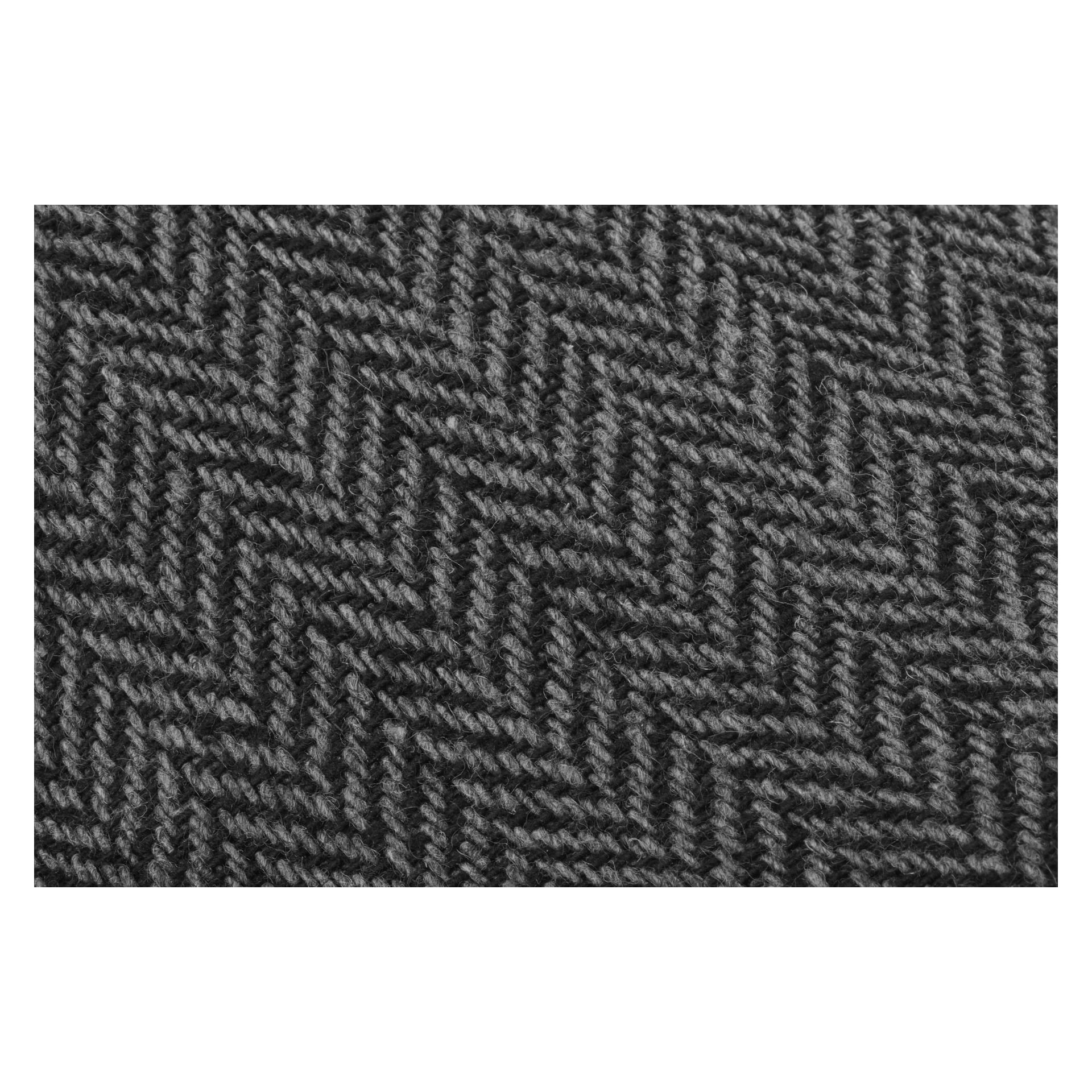 Detaljert visning av det mørkegrå materialet på Kayoba Outdoors fôrede caps, som fremhever fiskebensdesignet. Stoffet viser en serie sammenlåste diagonale linjer som danner et sikksakkmønster, med fibre som er jevnt vevd og ensartet i utseende.