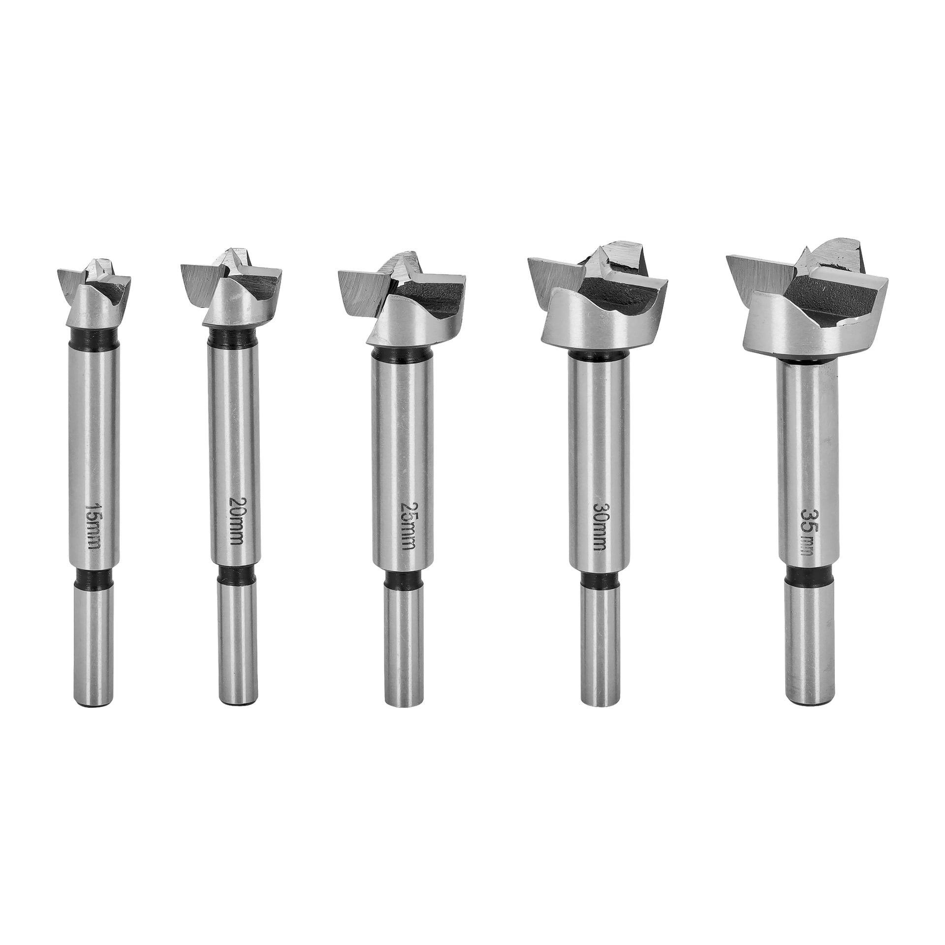Pięć metalowych wierteł cylindrowych z zestawu wiertarek Meec Tools, w rozmiarach 15mm, 20mm, 25mm, 30mm i 35mm, jest ustawionych pionowo w rzędzie.