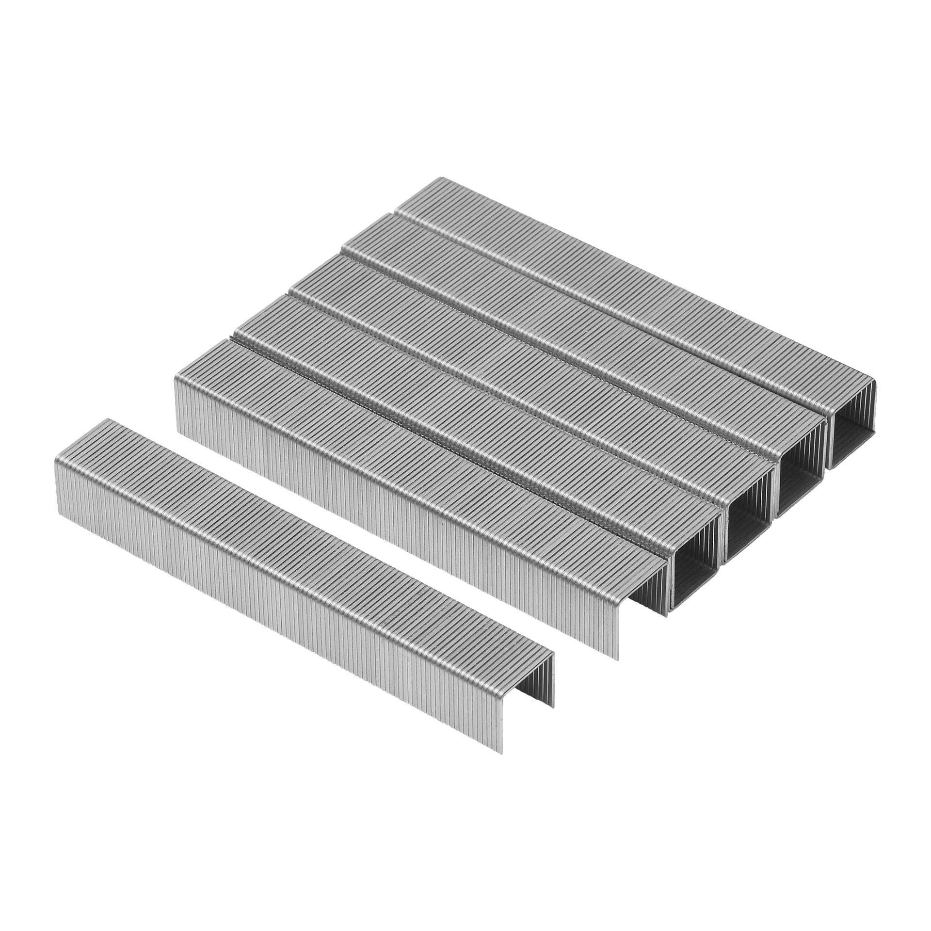 Flera staplar av Meec Tools Staples 1000-pack är grupperade tillsammans, med en stack placerad åtskild. De silverfärgade häftklamrarna är organiserade i prydliga rader.