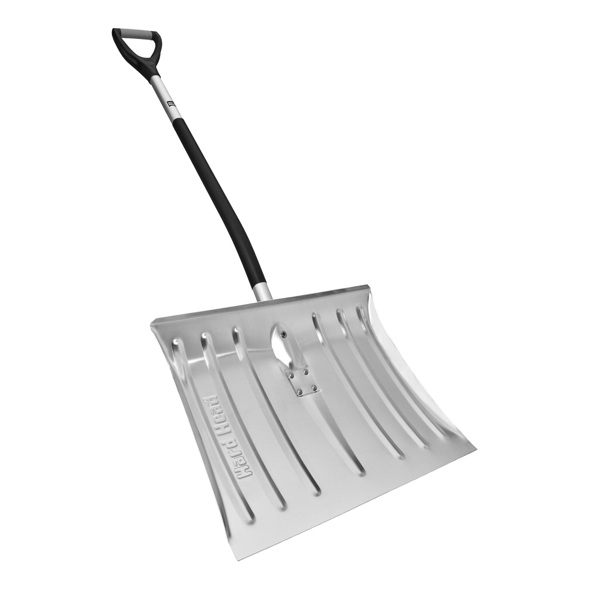En robust aluminiumsnöskyffel från Hard Head, designad med ett böjt, räfflat blad och varumärket präglat på ytan. Den har ett svart handtag som slutar i ett D-format grepp.