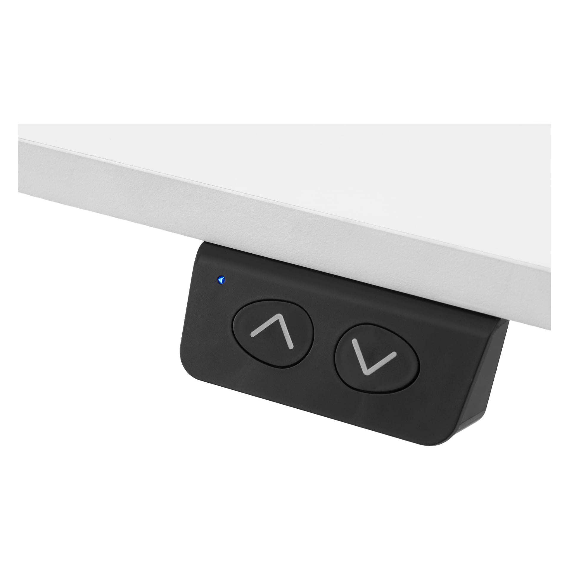Närbild av den svarta EKVAP-kontrollpanelen med upp- och nedpilar samt en liten blå indikatorlampa, monterad under ett vitt skrivbord på ett höjdjusterbart skrivbord för enkla höjdändringar.