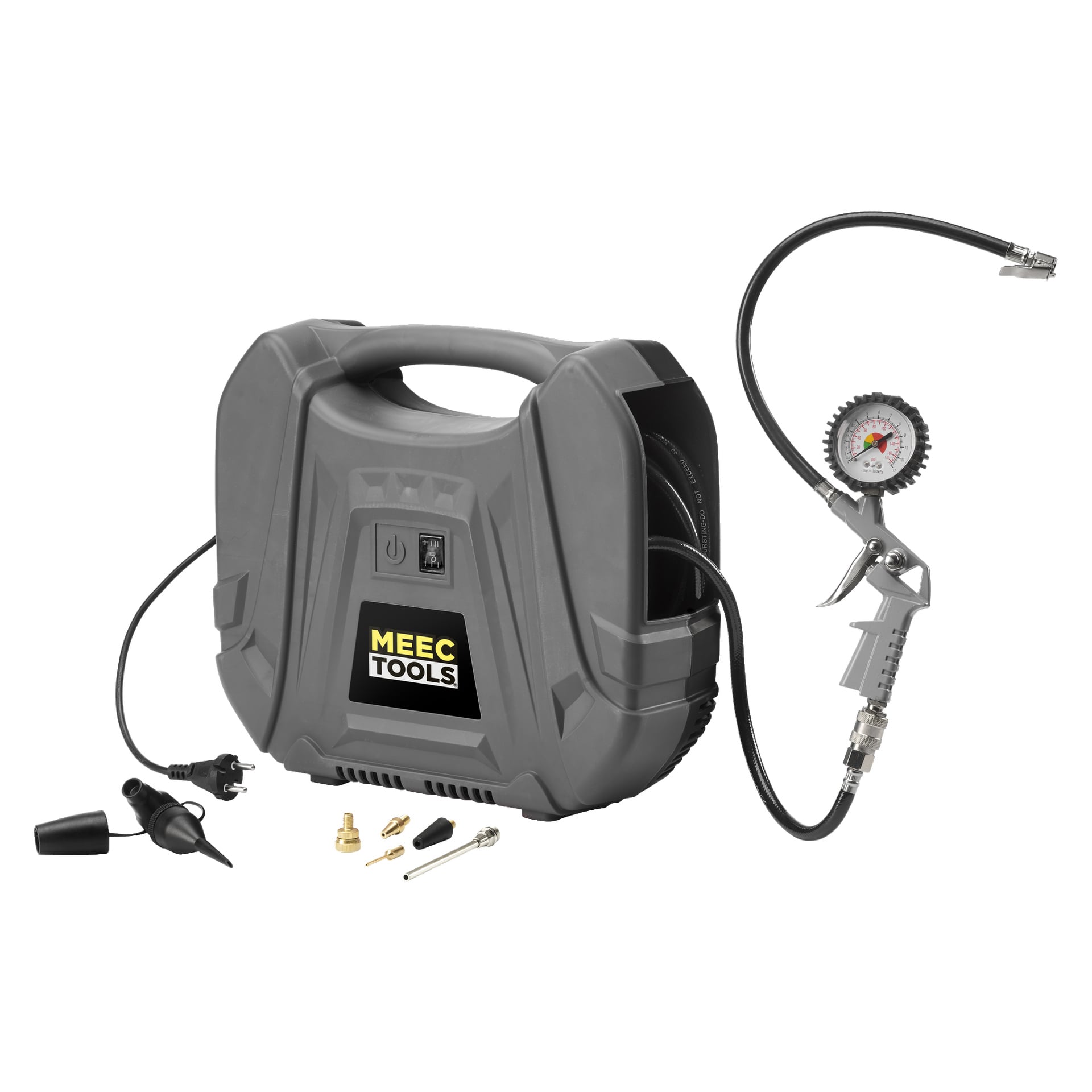 En Meec Tools-kompressor med trykkmåler, slange og flere dysetilbehør vises i et grått portabelt kabinett som tydelig viser merkenavnet.