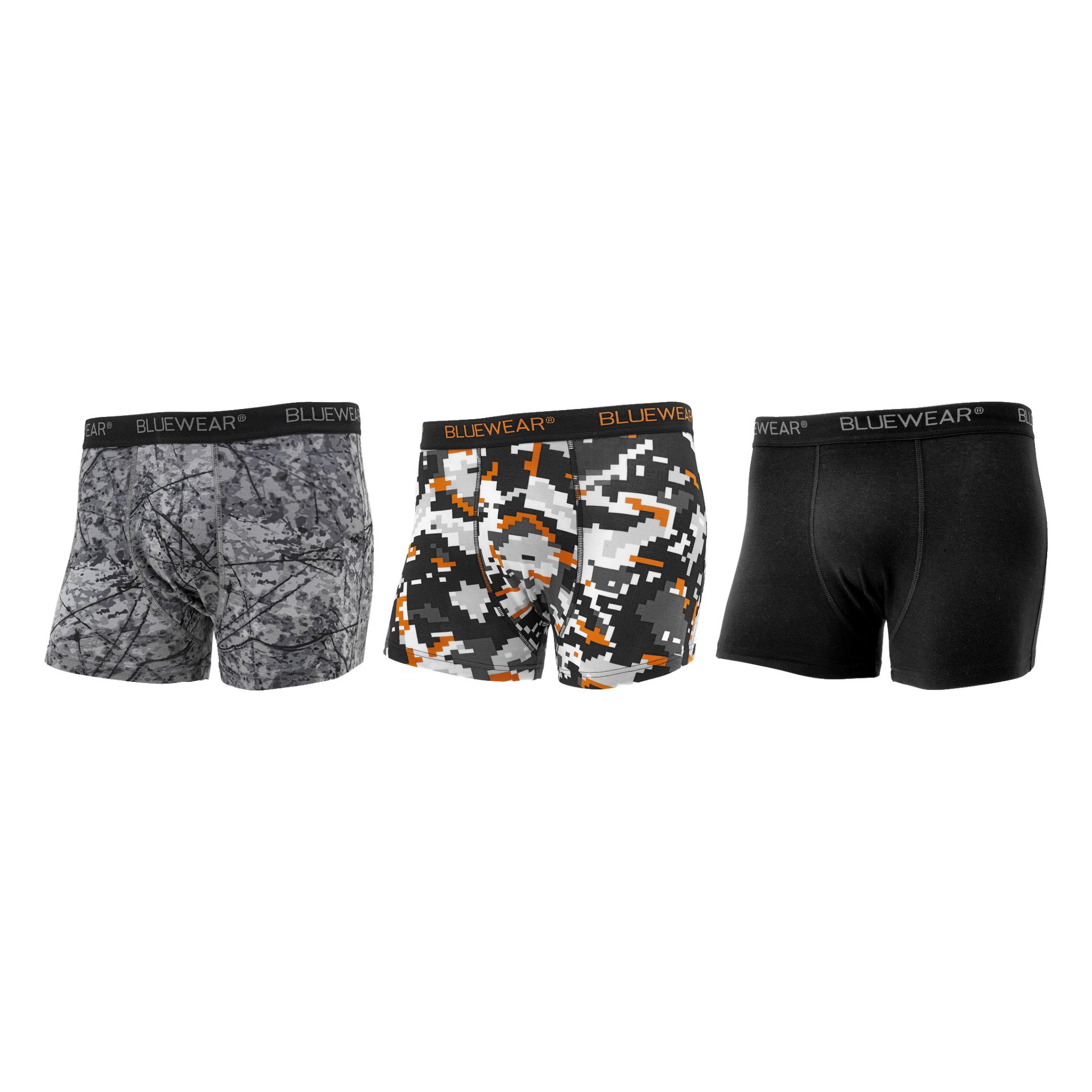 Tre Bluewear boxershorts visas: en med grått kamouflagemönster, en med ett gråt, svart, vitt och orange geometriskt mönster, och en i enfärgat svart. Varje har ordet "BLUEWEAR" på midjebandet.