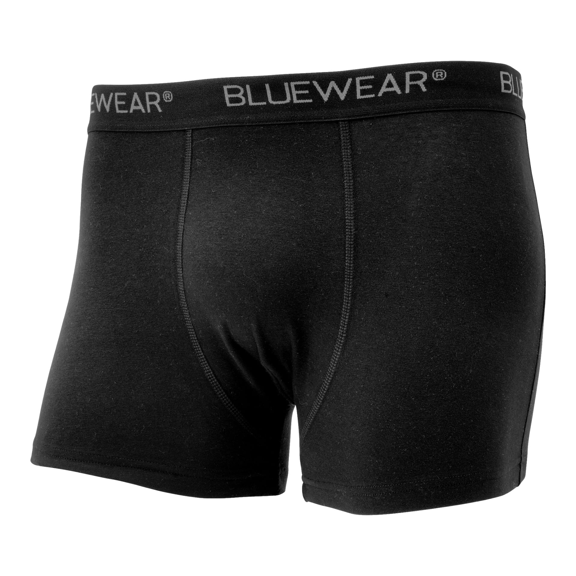 Ett par svarta boxershorts från Bluewears 3-pack, med märket i vita bokstäver på det elastiska midjebandet.