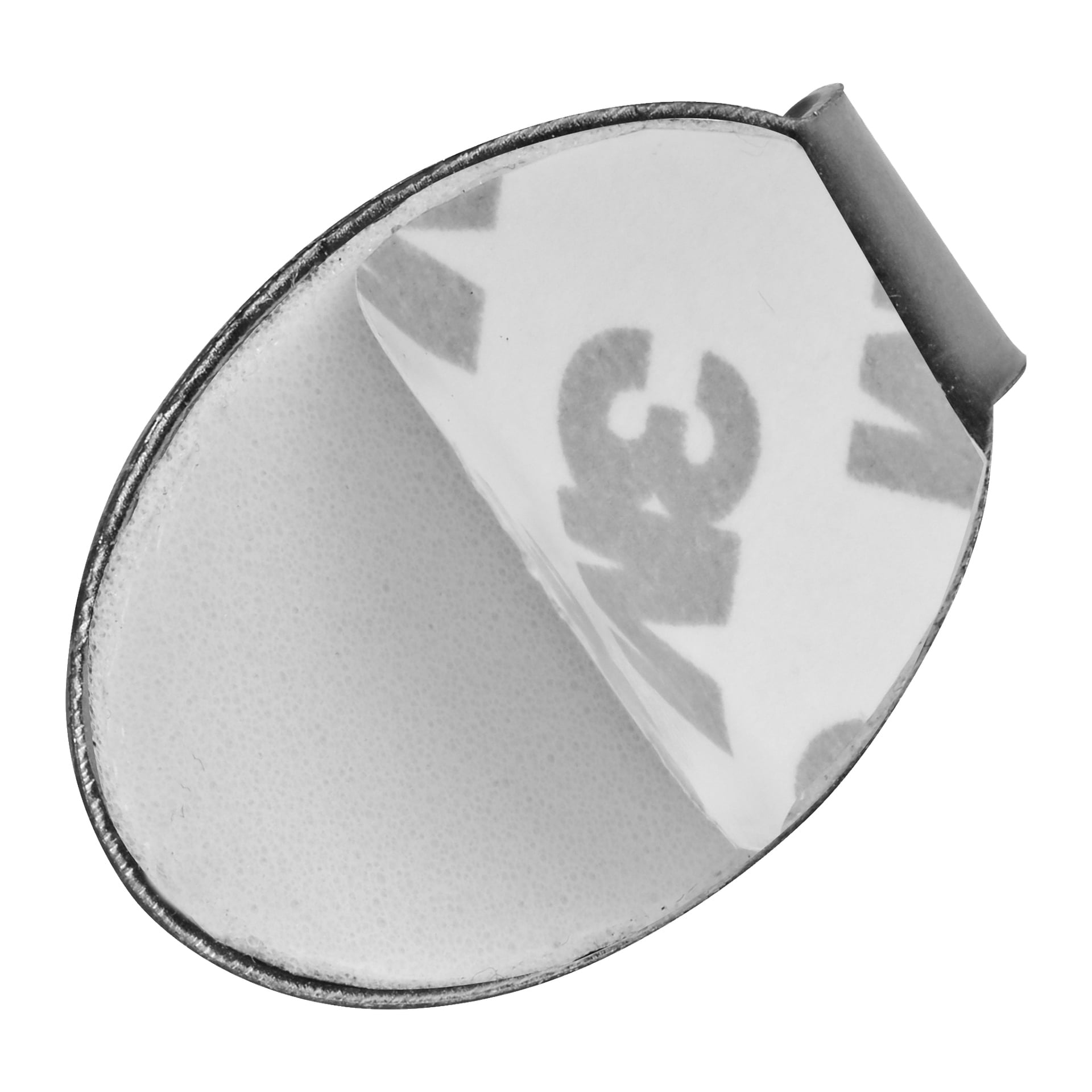 Eine Nahaufnahme eines ovalen Klebepads aus dem Hard Head Hooks 2 Pack, der die gebrandete Rückseite teilweise angehoben zeigt, um die klebrige Seite freizulegen.