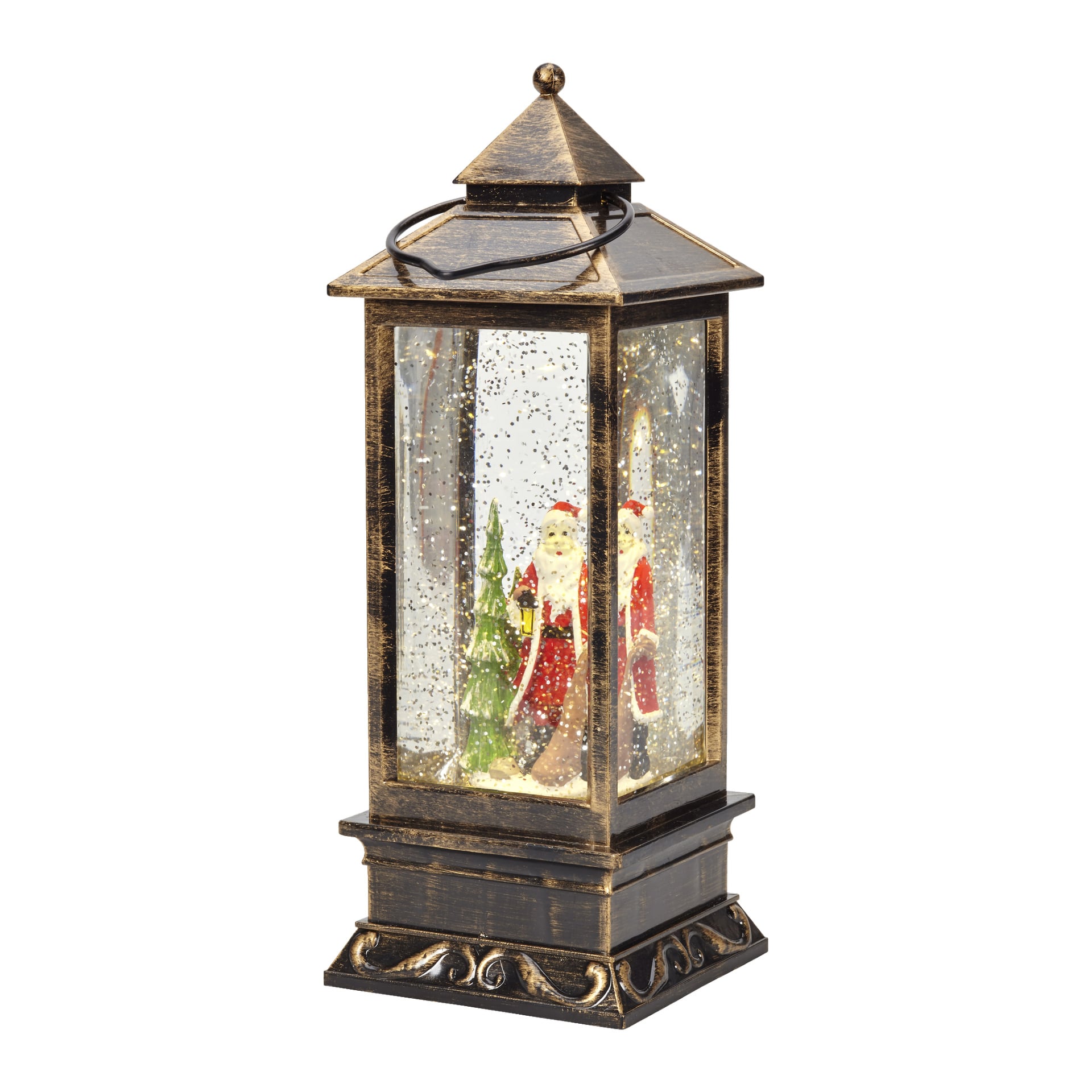 EKVIP Luminous LED-tomtelampa visas som en vintagelykta med guldfärgad exteriör, klara glassidor och ett svart handtag på toppen. Inuti finns två tomtefigurer och en grön julgran, med glitter som virvlar runt för att efterlikna snöfall.