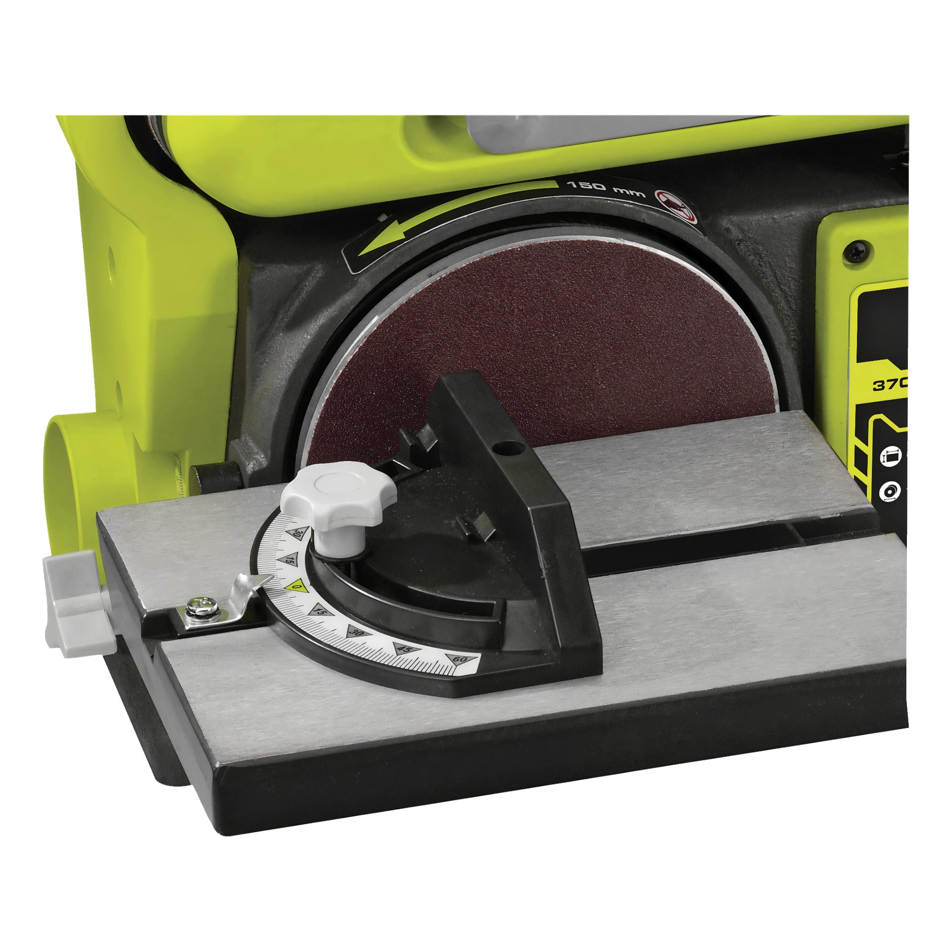 Detaljert bilde av en grønn og svart Ryobi RBDS4601G belte- og skivesliper, som fremhever metallarbeidsbordet, en vinklet guide merket med gradtrinn, en hvit justeringsknapp og den runde slipeskiven.