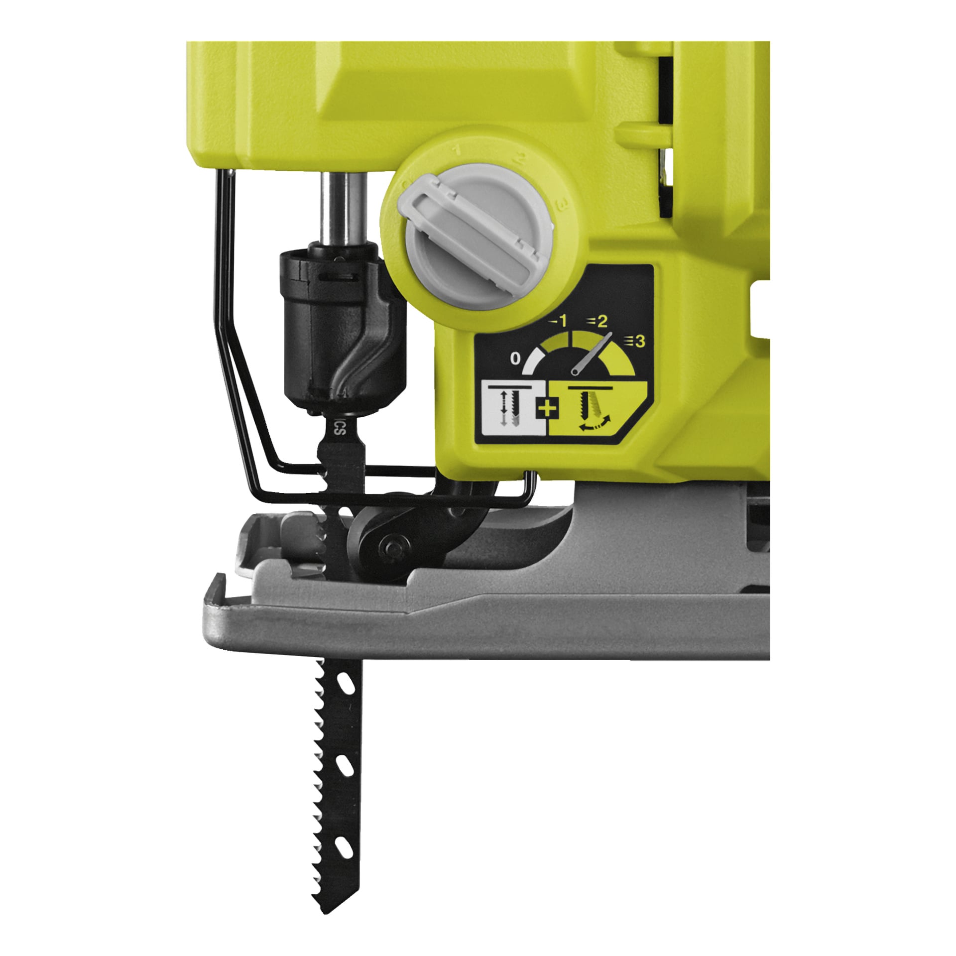 Detaljerad vy av den gula Ryobi One+ RJS18-0 batteridrivna sticksågen, med framhävning av dess tandade blad, grå justeringsratt och en markerad inställningspanel med olika siffror och ikoner för bladhastighetskontroll. Endast en del av verktygets kropp är synlig.