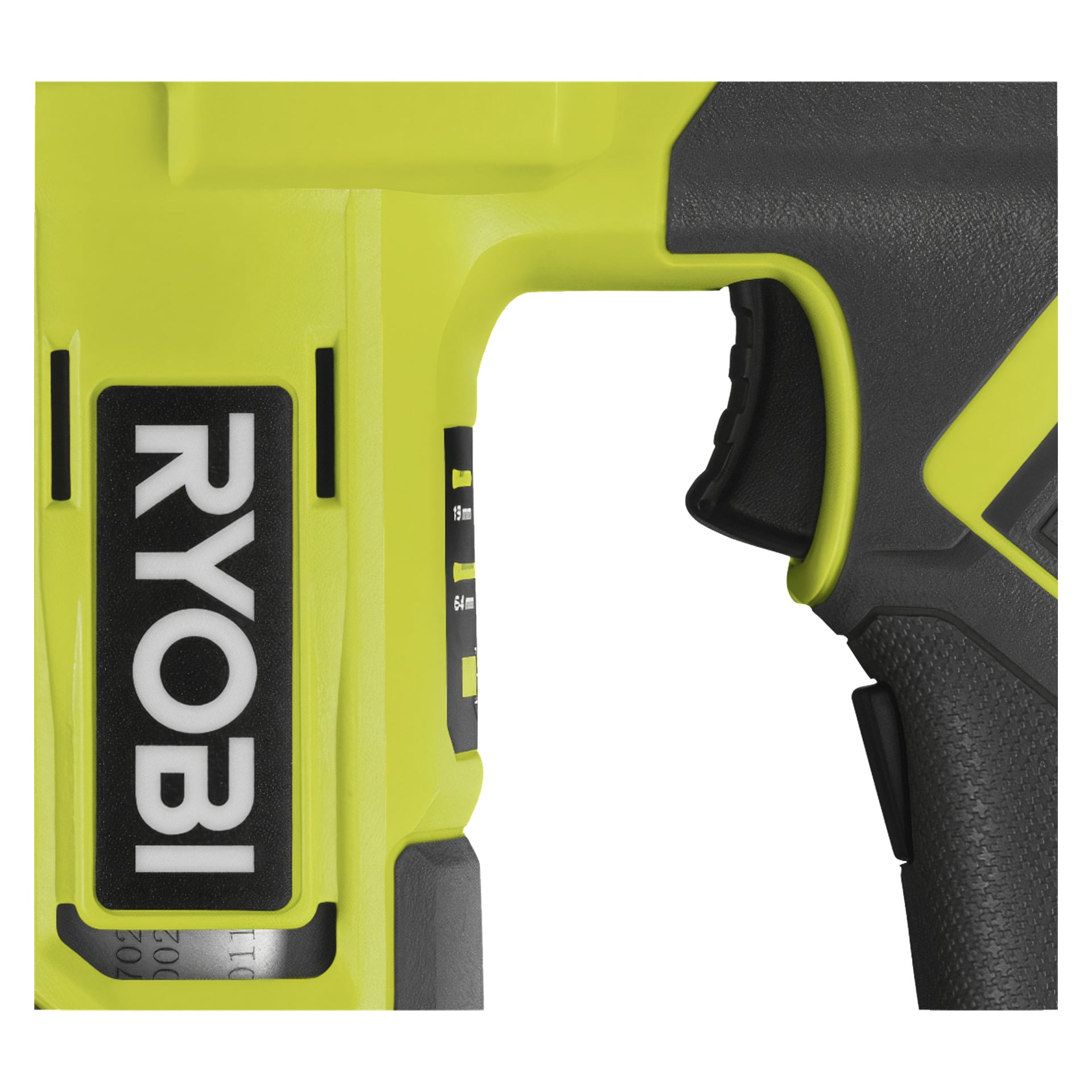 Zbliżenie na rękojeść gwoździarki Ryobi One+ zasilanej baterią R18GN18-0, z częścią spustu i chwytu, boczną etykietą z logo RYOBI dużymi białymi literami na czarno oraz wskaźnikiem głębokości.