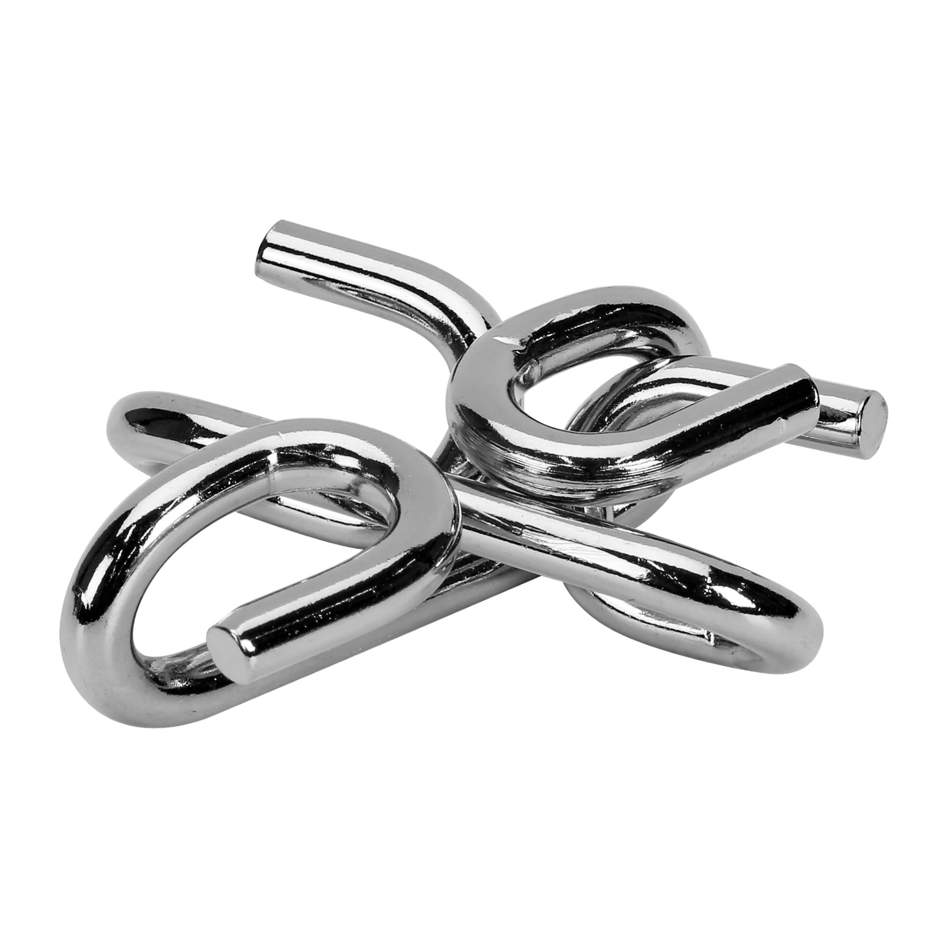 Tre blanka, silverfärgade metallkedjelänkar från Kayoba Brain Teaser 6 Pieces-setet är sammanlänkade. Länkarna är tjocka, släta och har en reflekterande yta som visar högra och skuggor.