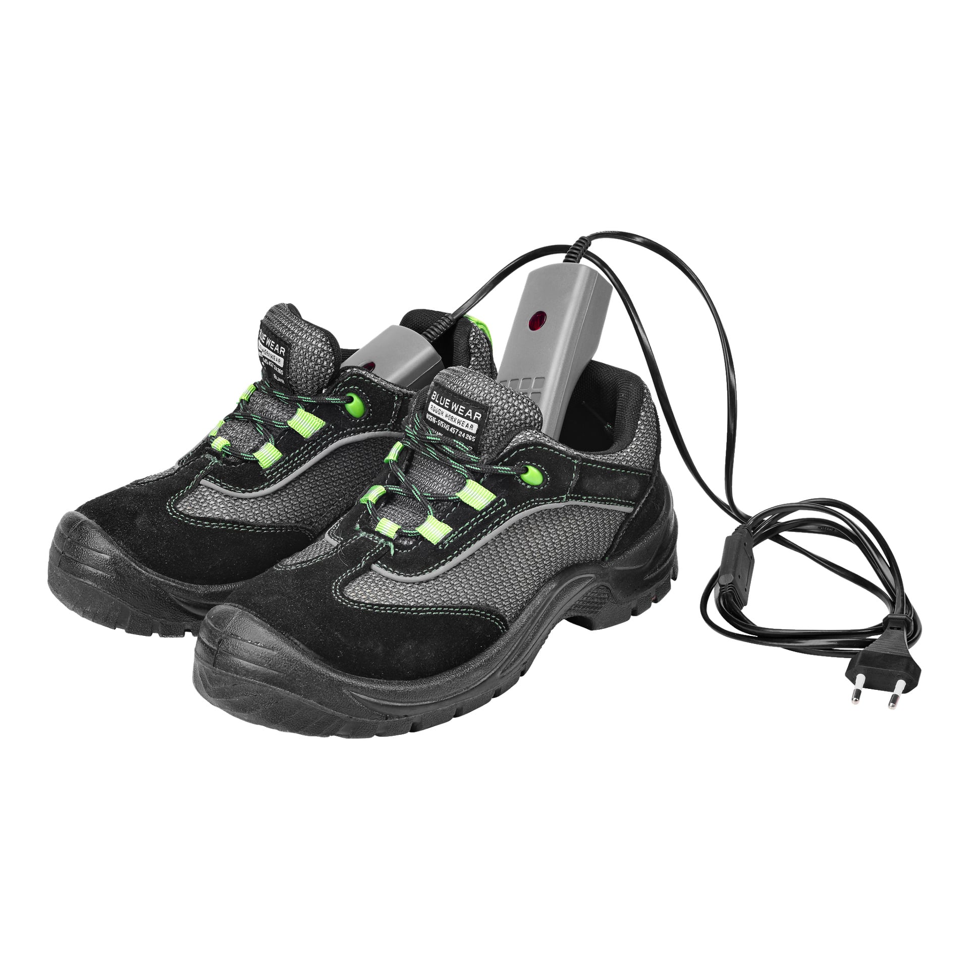 To svarte og grå arbeidssko med grønne høydepunkter, hver med en Bright Shoe Dryer. Tørketromlene drives elektrisk, koblet sammen med en ledning som ender i en to-pinners plugg.