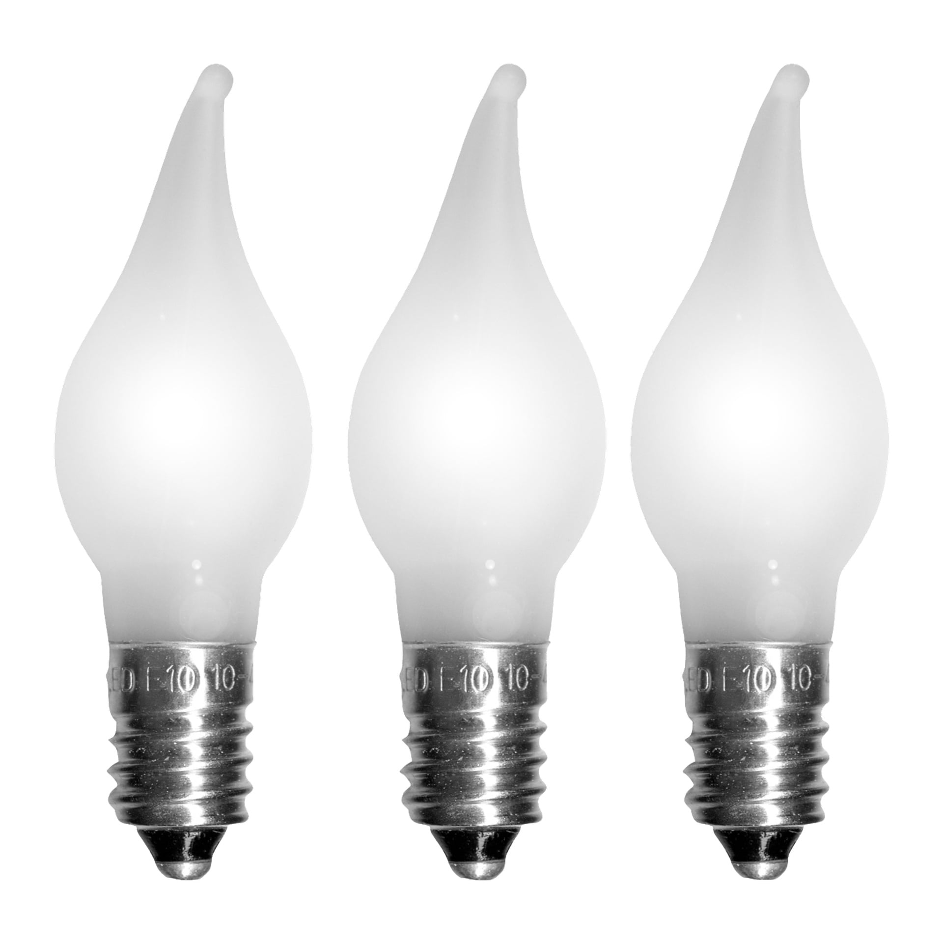 Tre EKVIP reservlampor för Advent candlestick LED, förpackade som ett set om tre, står uppradade i en rad. Varje lampa har en frostad flamformad spets och en silverfärgad skruvbas. Lamporna är inte upplysta, med sina avsmalnande toppar som efterliknar en låga.