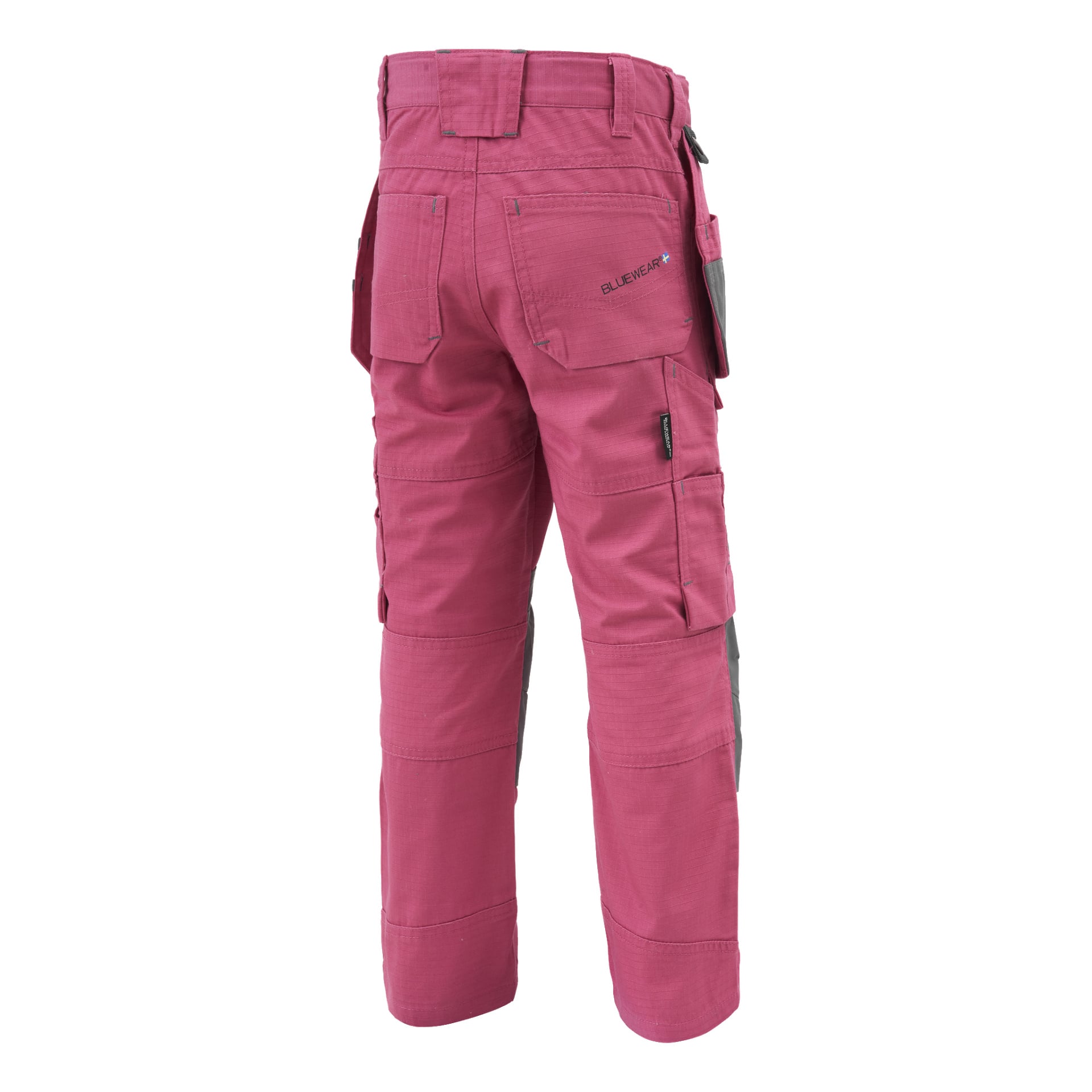 Bakside av Bluewear barns rosa arbeidsbukser med flere lommer, forsterkede paneler, beltestropper, grå kontrastdetaljer og Bluewear-logoen på øvre høyre lomme.