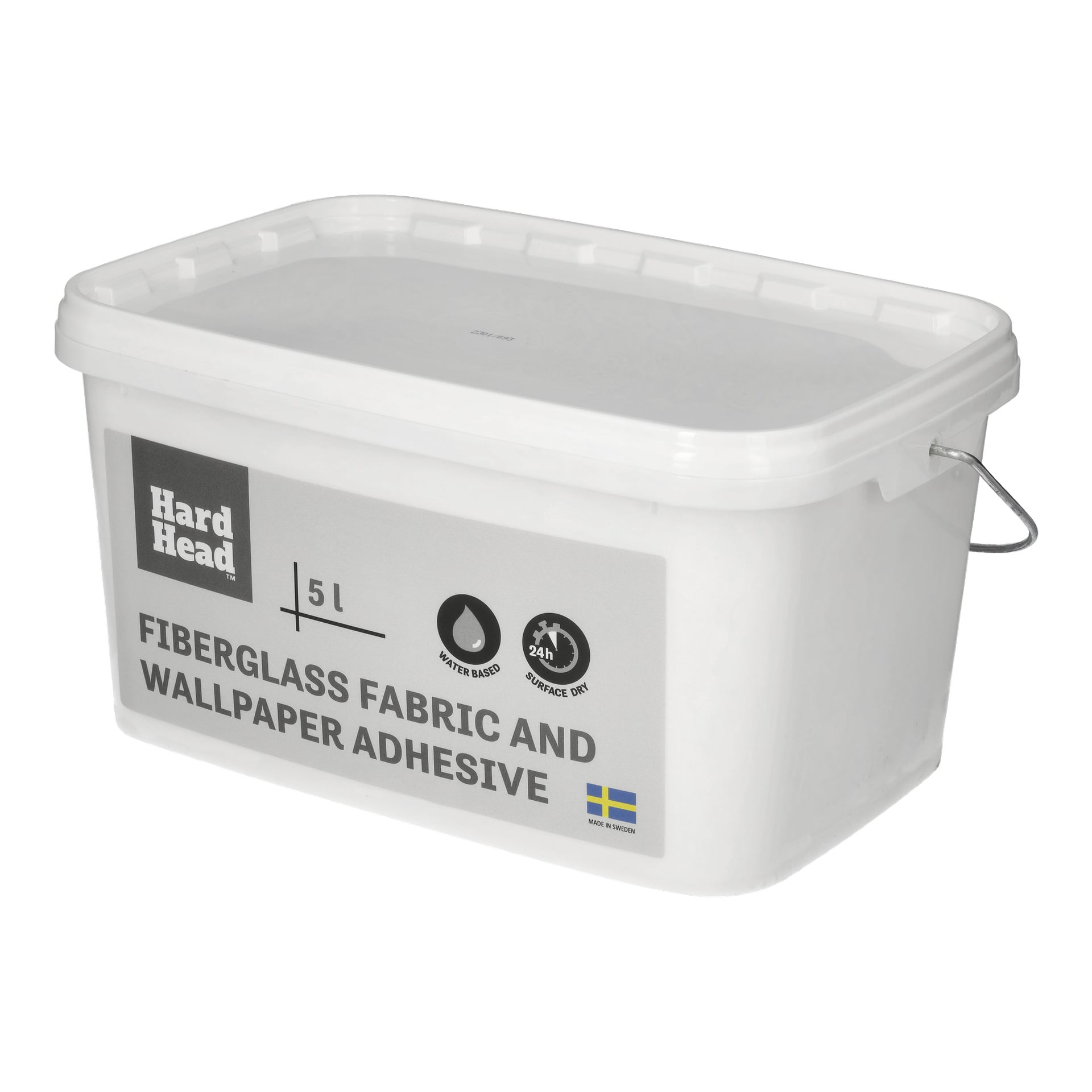 En vit 5-liters plastlåda med handtag, märkt Hard Head Wallpaper Paste. Etiketten visar ikoner som visar att den är vattenbaserad och torkar på ytan inom 24 timmar, samt en svensk flagga.