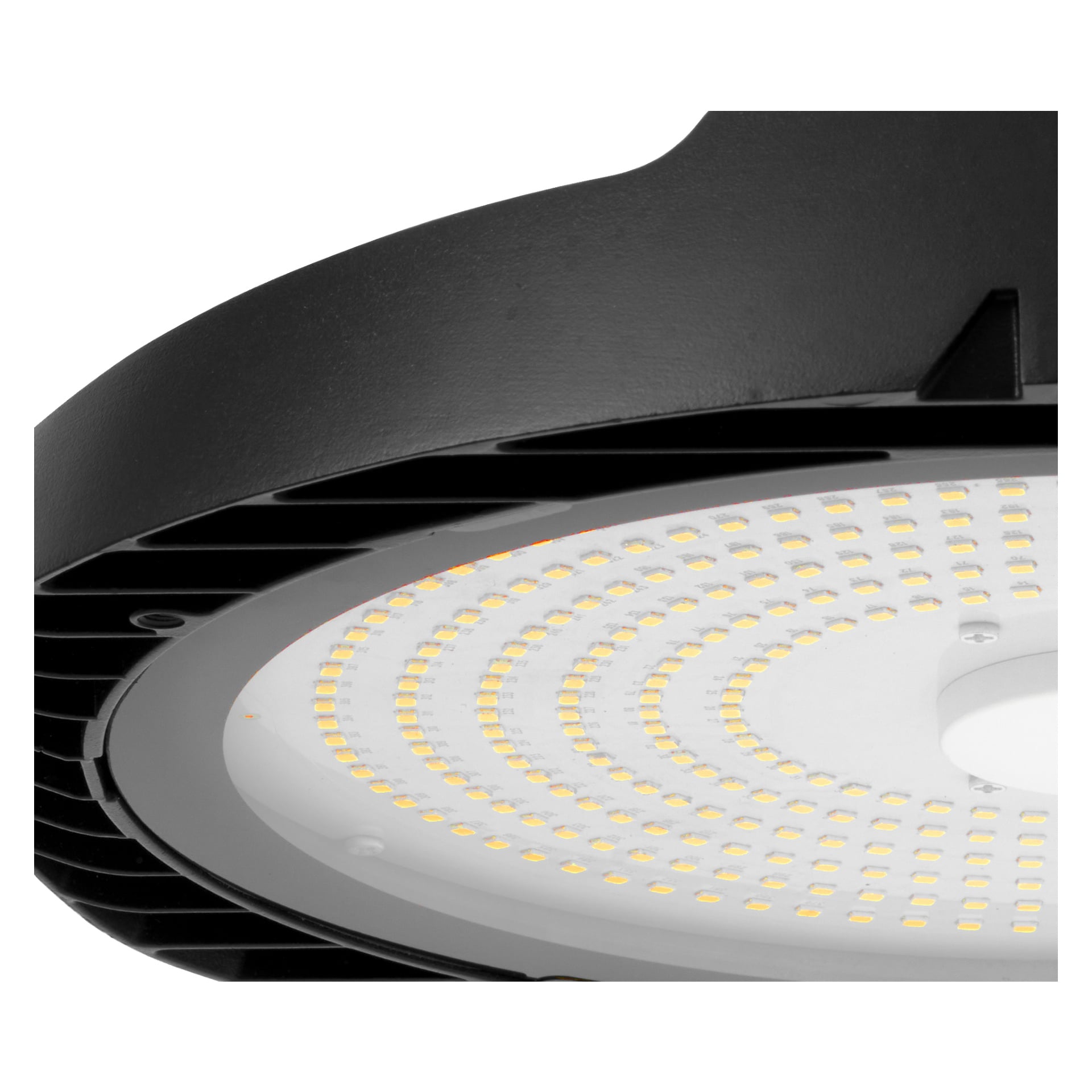Detaljerad vy av Anslut Industrials armatur-LED, som visar flera små gula LED-lampor organiserade i cirkulära mönster inuti ett svart hölje.