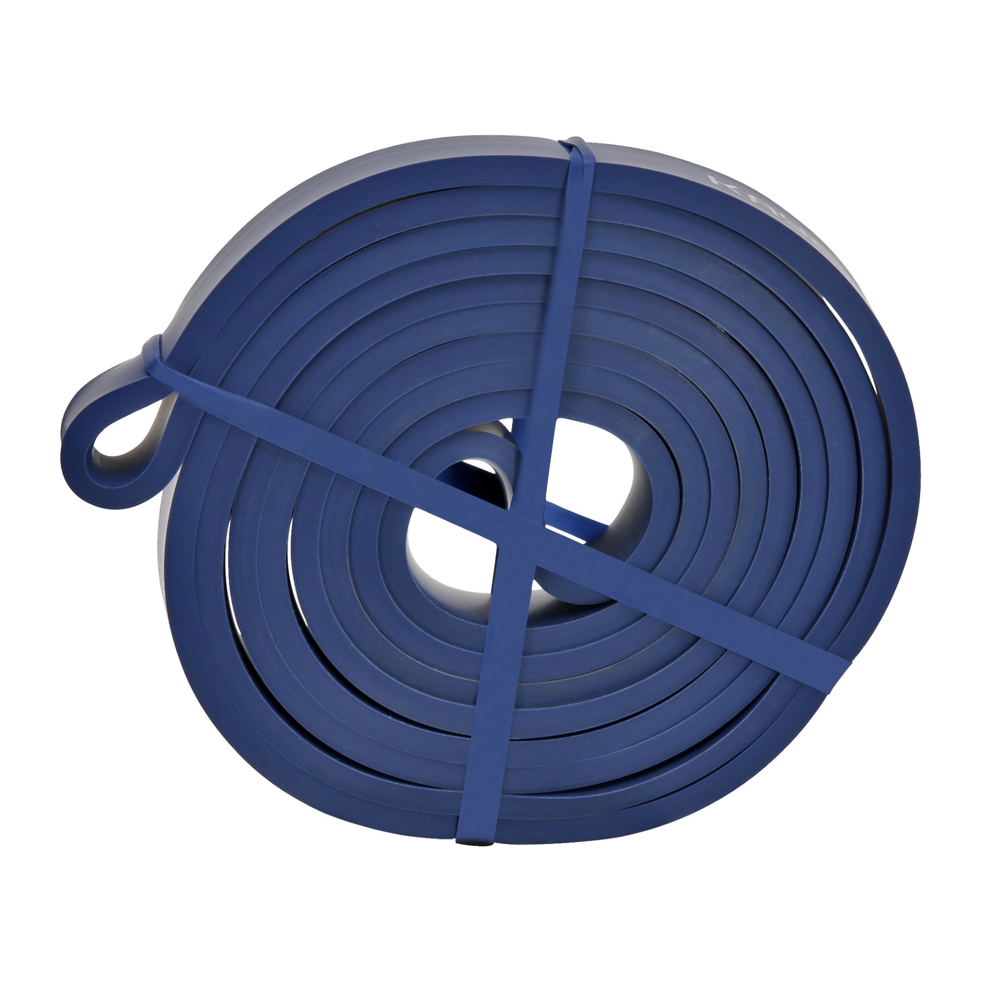 Ett blått träningsband från Kayobas "Exercise bands 2 pieces"-set är ihoprullat i en cirkulär rulle, hålls ihop av två blå remmar som korsar varandra. Ena änden av det platta bandet sträcker sig utåt åt vänster.