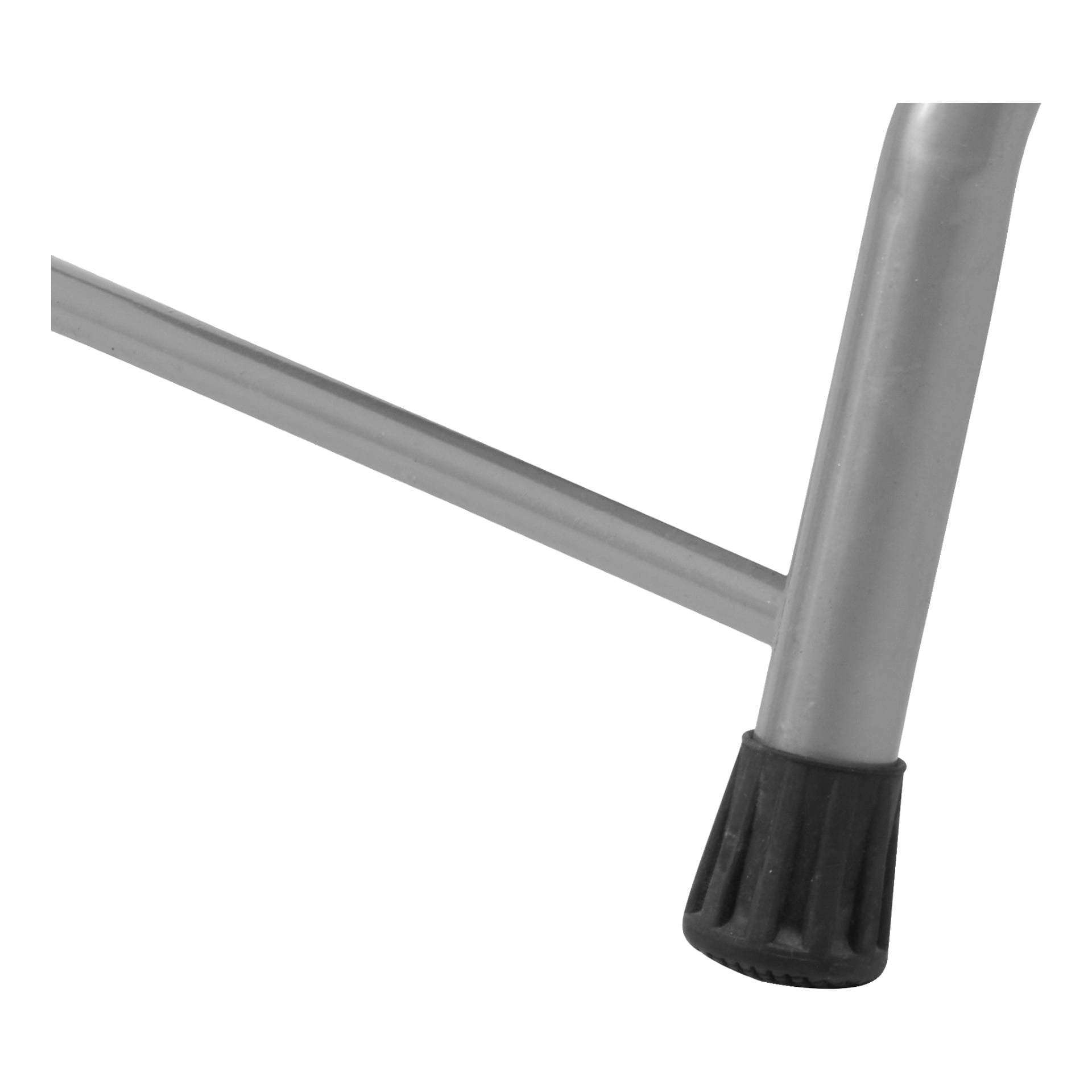 Närbild av Hard Head Step-pallens silverben i metall för husvagnsbruk, där den svarta räfflade gummispetsen i änden framhävs och detaljerna i benet och skyddsmössan framhävs.