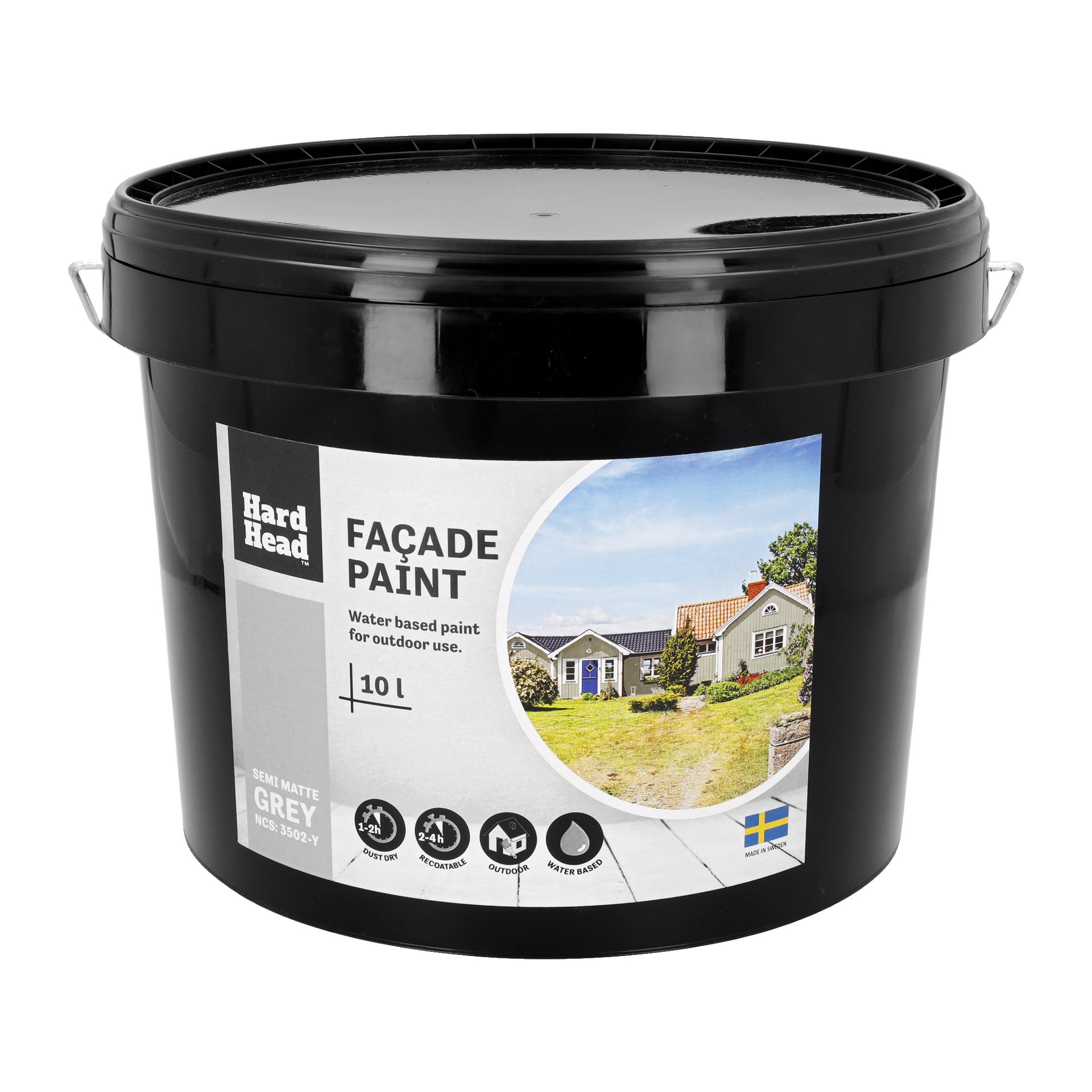 En 10-liters svart bøtte med Hard Head Façade-maling designet for utendørsbruk, med en etikett som viser et husbilde, produktfunksjoner og detaljer, ikoner som illustrerer fordelene, og et svensk flagg. Etiketten inneholder uttrykket Fasadmaling Utomhus.
