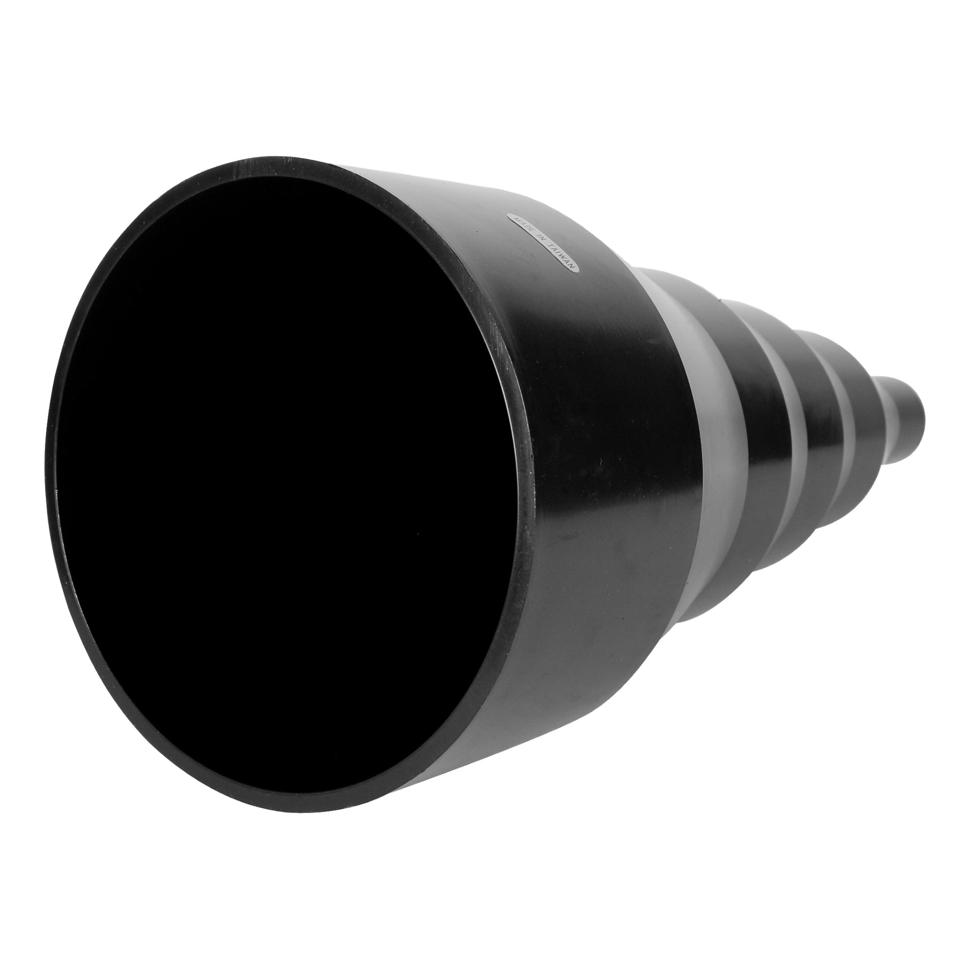 En svart, konformad plastadapter för slang från Meec Tools med trappstegsdesign, som börjar med en bred öppning framtill och avsmalnar i flera smalare sektioner.