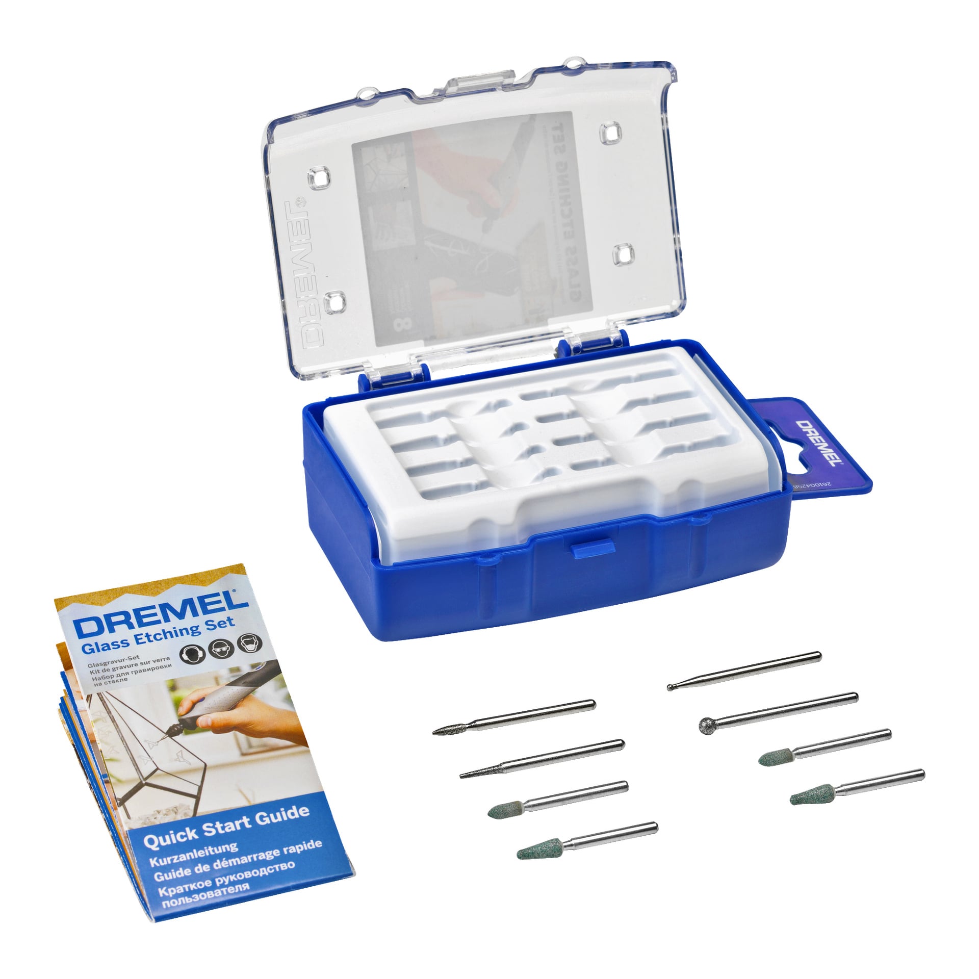 Dremel Glass Etching Set 682 innehåller åtta delar: ett öppet blått och vitt förvaringsfodral, ett urval av gravyrdelar och en snabbstartsguide.