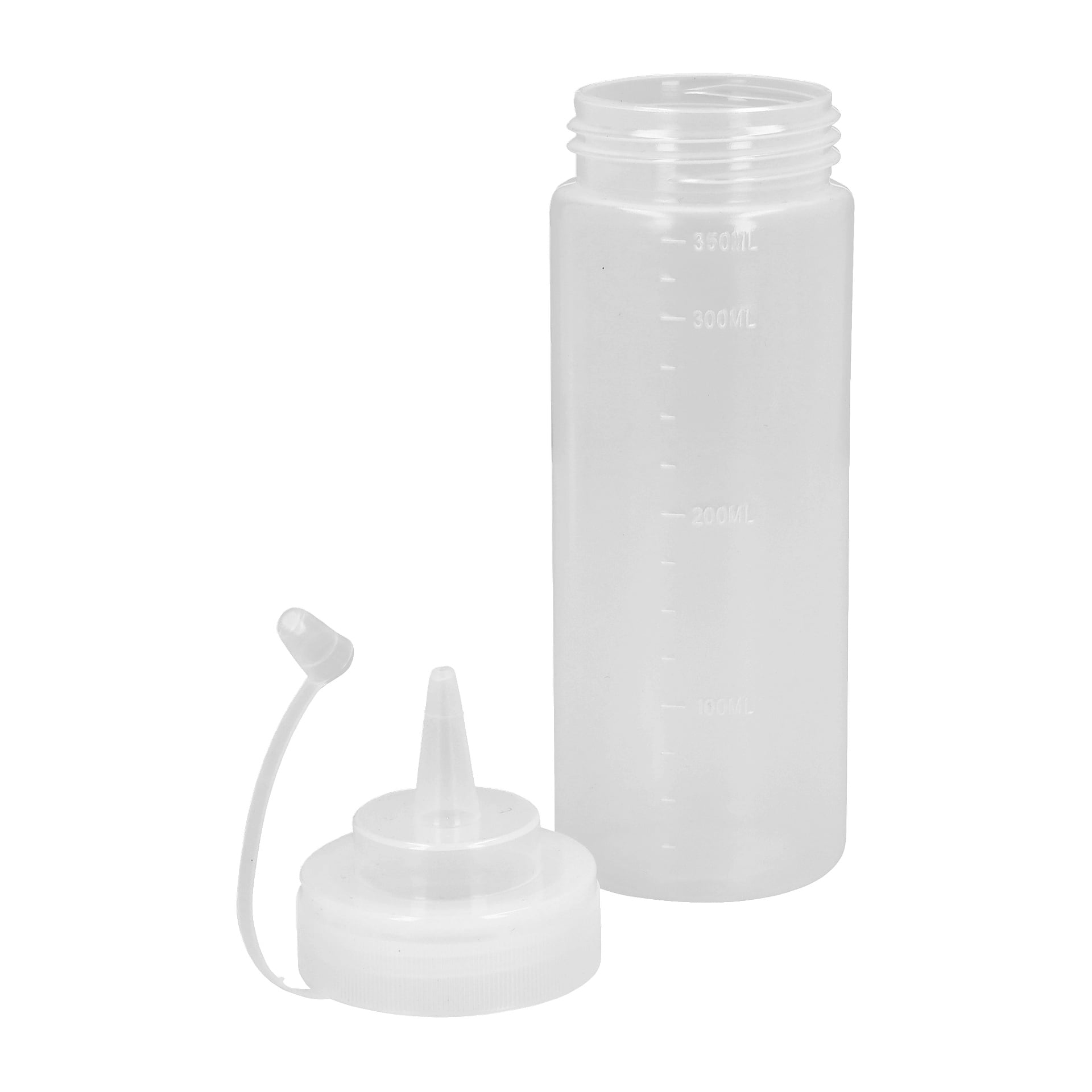 Två genomskinliga plastflaskor med Menuett-dressing står upprätt, båda tomma och med måttmarkeringar. Avtagbara munstyckslock placeras bredvid varje flaska.