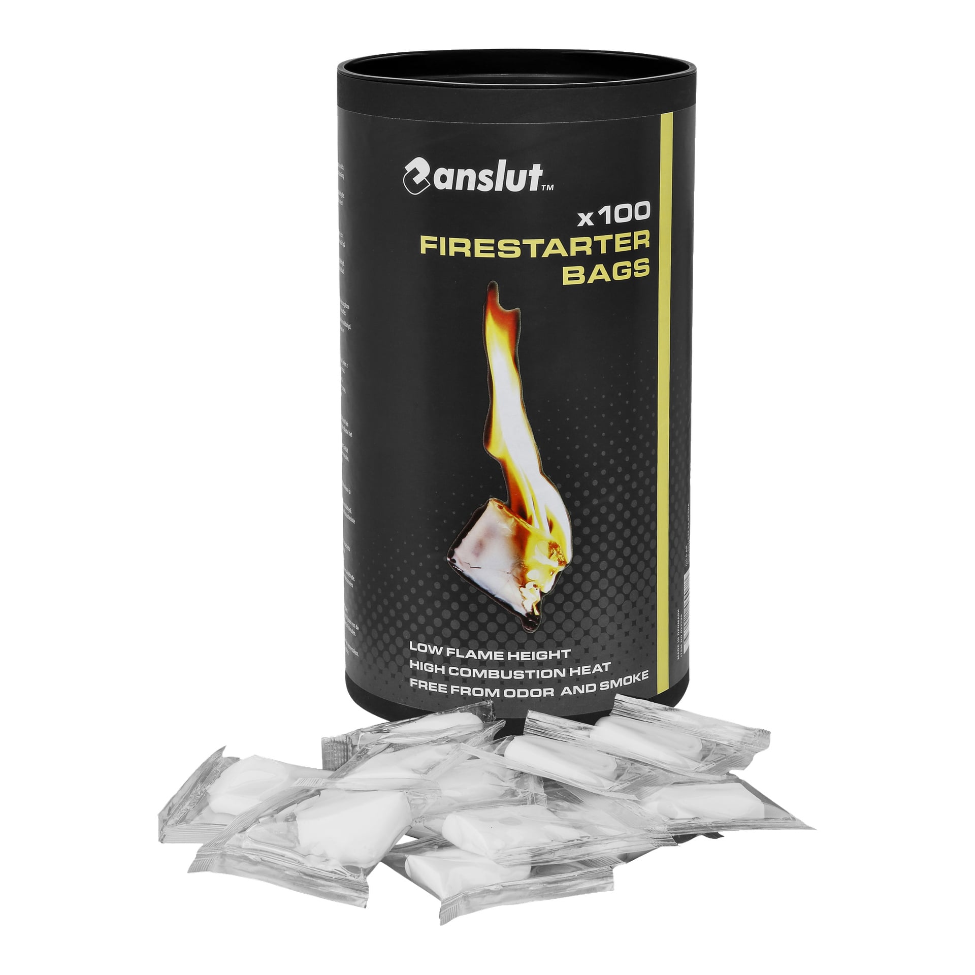 En svart cylindrisk behållare märkt "Anslut Firestarter bags 100 pack" står upprätt och visar en flamgrafik och produktinformation på etiketten, med flera individuellt inslagna vita firestarter-påsar placerade framför.