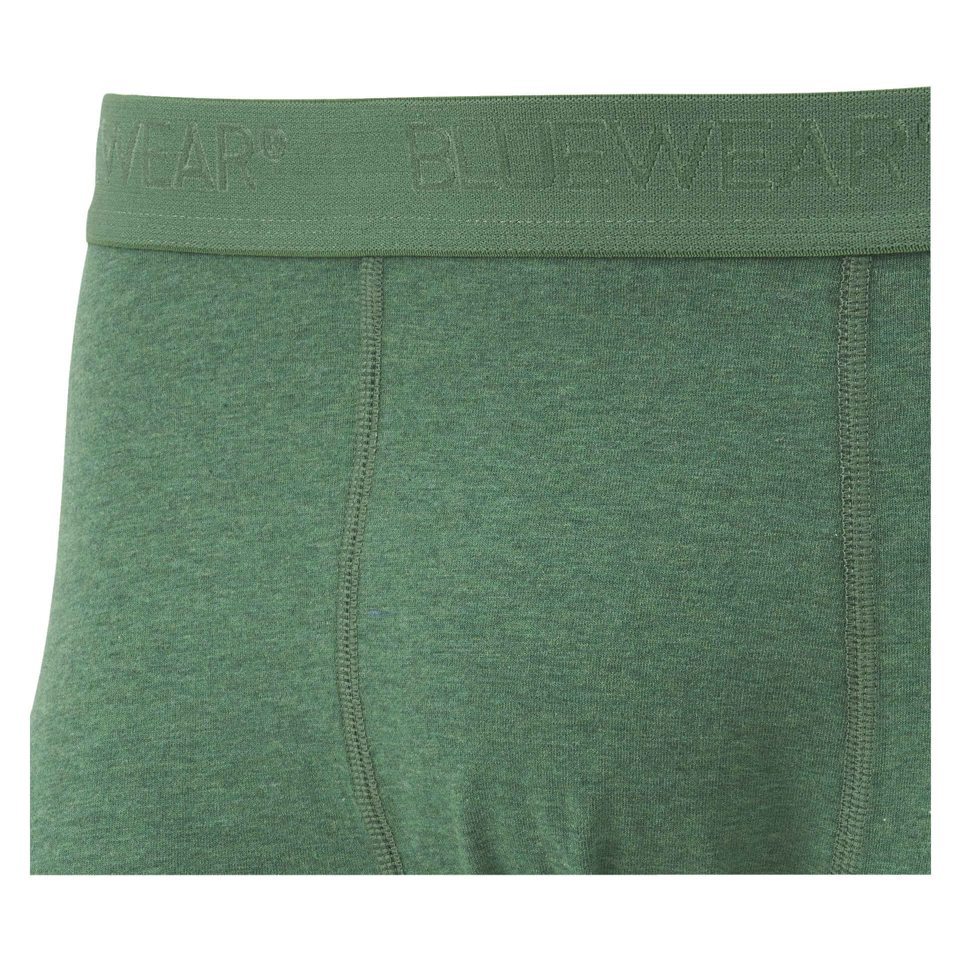 Närbild på midjebandet och den övre delen av gröna boxershorts, med synliga sömmar och varumärket Bluewear subtilt präglat på midjebandet.