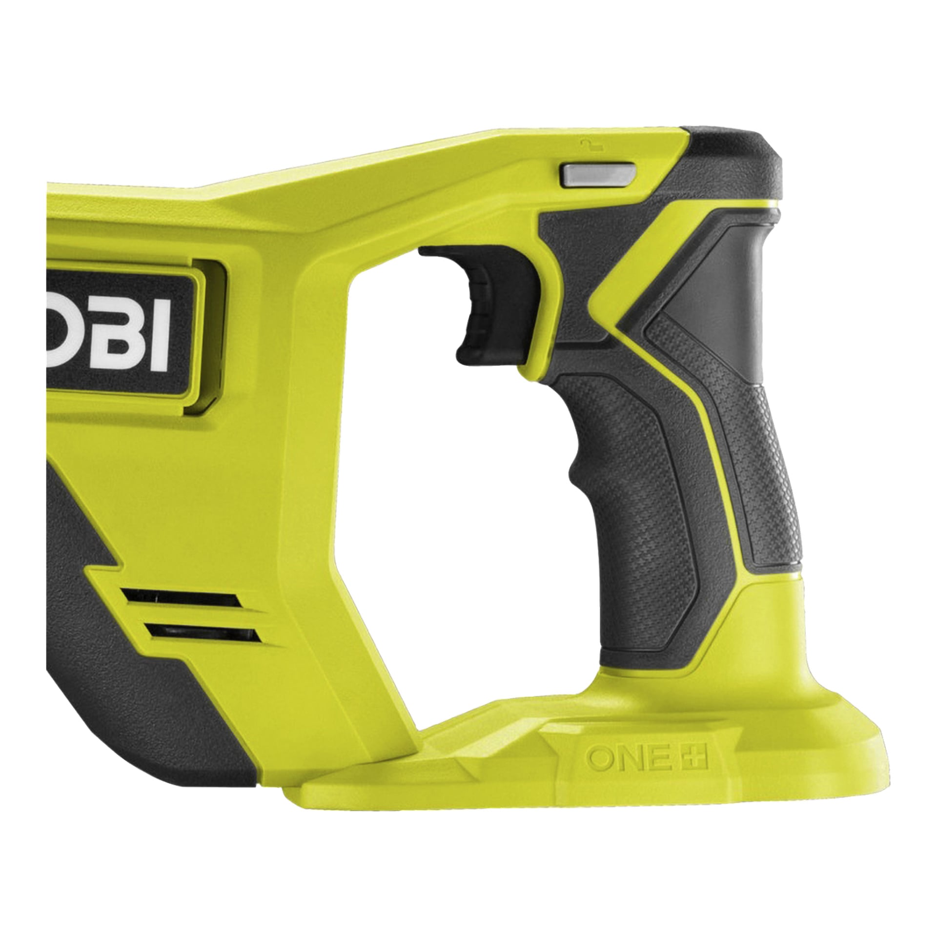 Detaljerad närbild som visar det texturerade greppet och avtryckaren på ett klargult och svart batteridrivet Ryobi One+ handtag med kolvsåg, med "ONE+" markerat nära mitten. En del av Ryobi-logotypen syns till vänster, och basen är formad för att fästa ett batteripaket.
