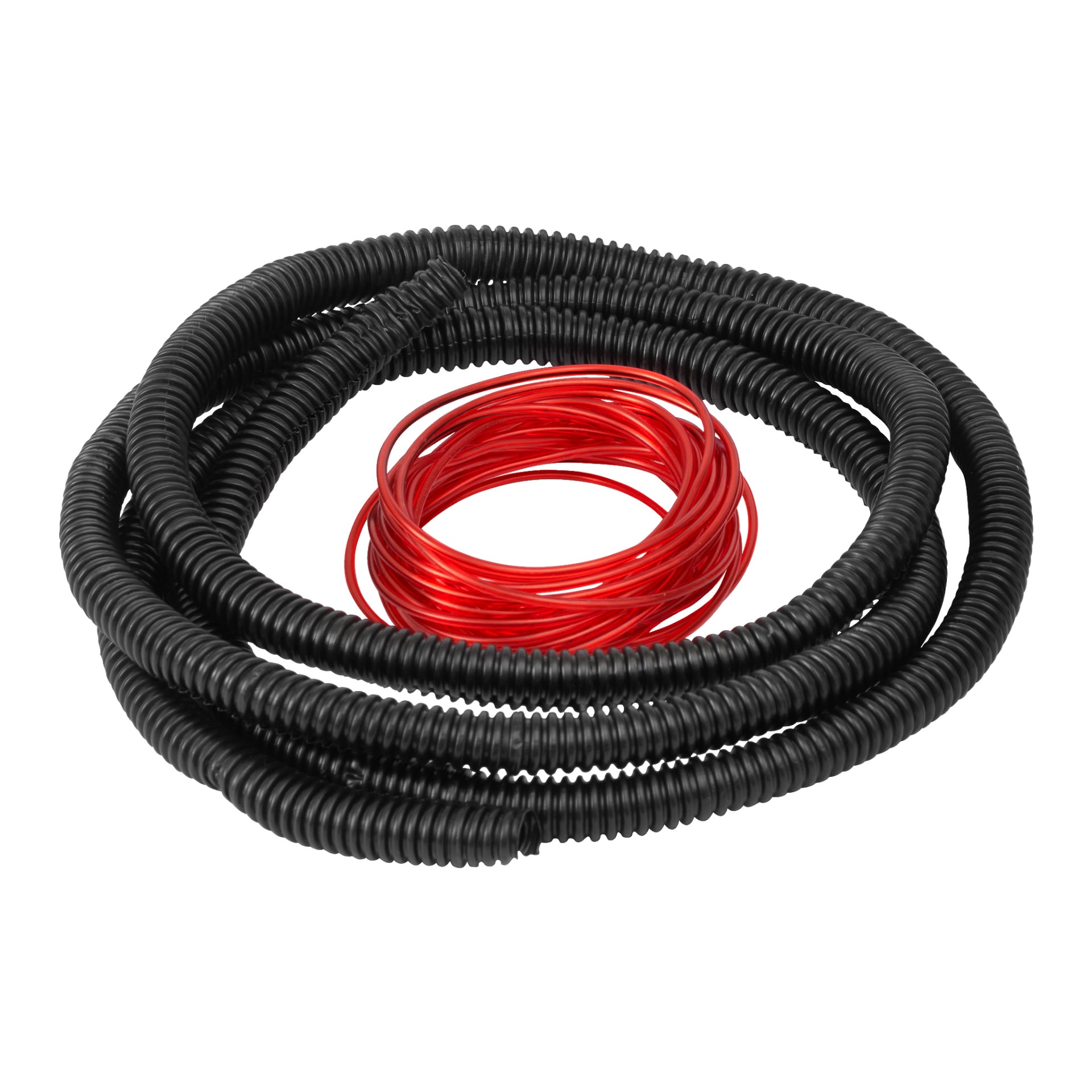 Ett Hamron CCA-kabelkit för en effektförstärkare, bestående av en svart korrugerad plastledning lindad runt ett mindre rött flexibelt plaströr.