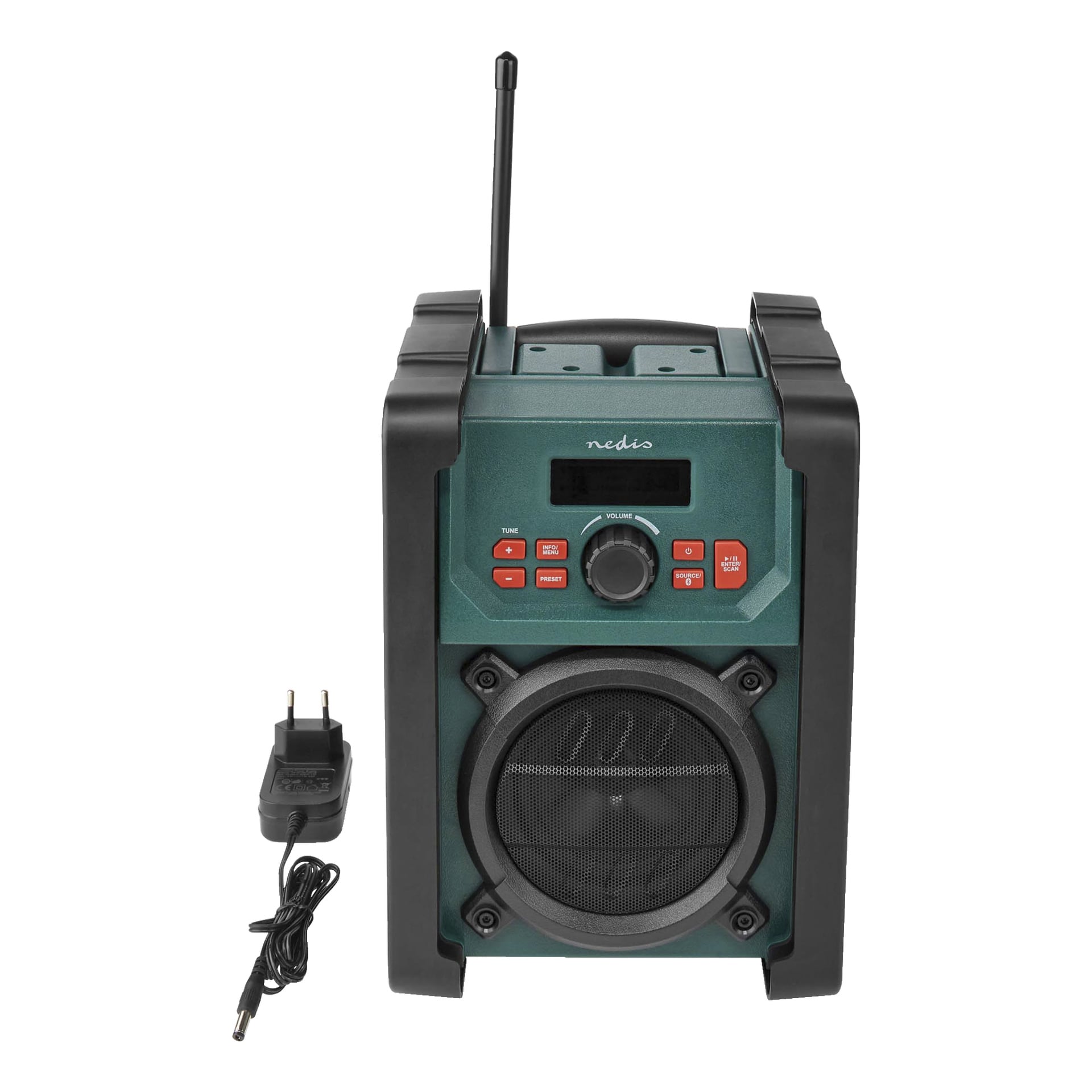 En grön och svart Nedis arbetsplatsradio med Bluetooth- och DAB+-funktioner, synlig antenn, röda kontrollknappar, en central ratt, galler för nedre högtalare och en separat strömadapter med sladden bredvid enheten.