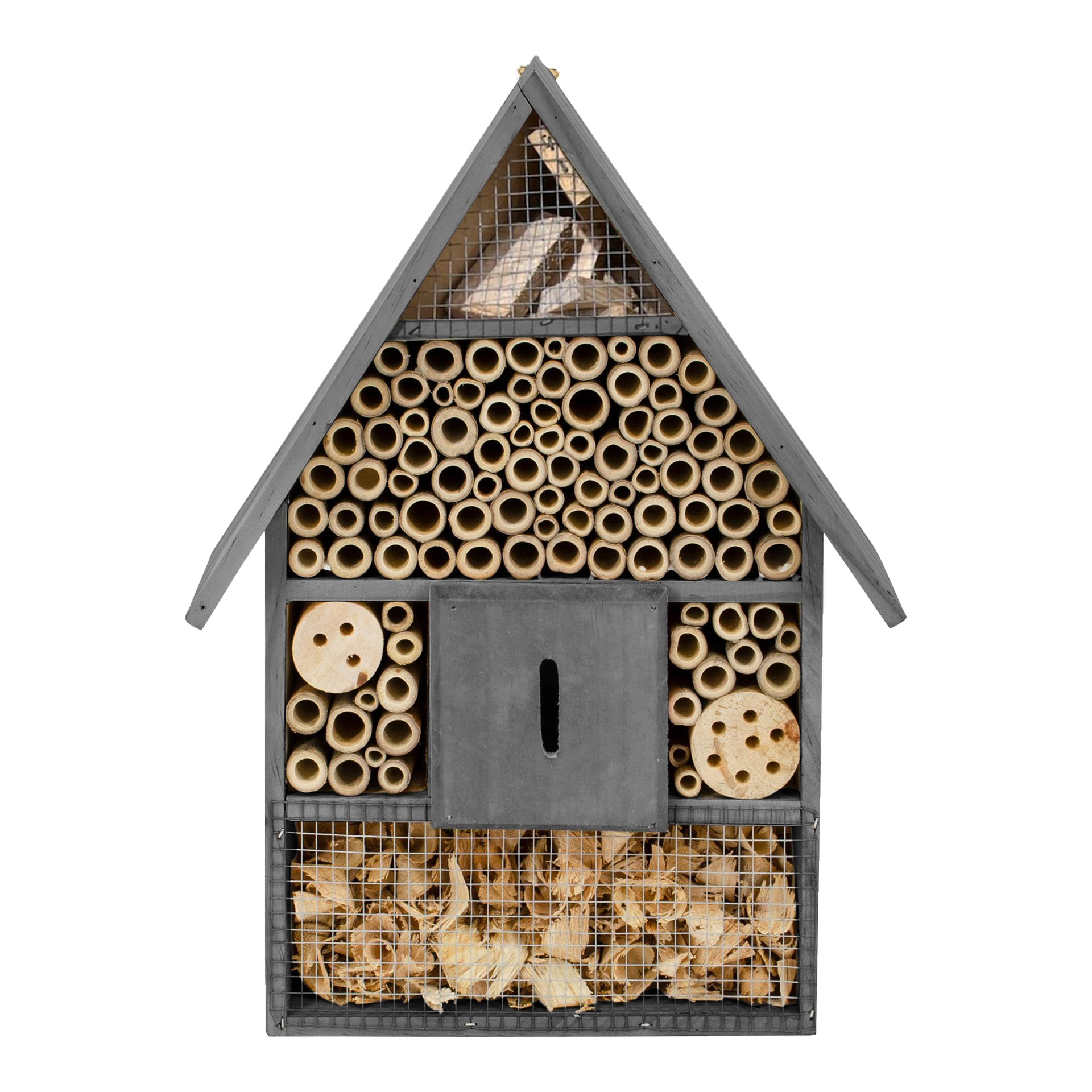 Et insekthus i tre formet som et hus, med rom fylt med bambusrør, borede treskiver og treflis bak et netting. Formålet er å gi ly til ulike typer insekter.