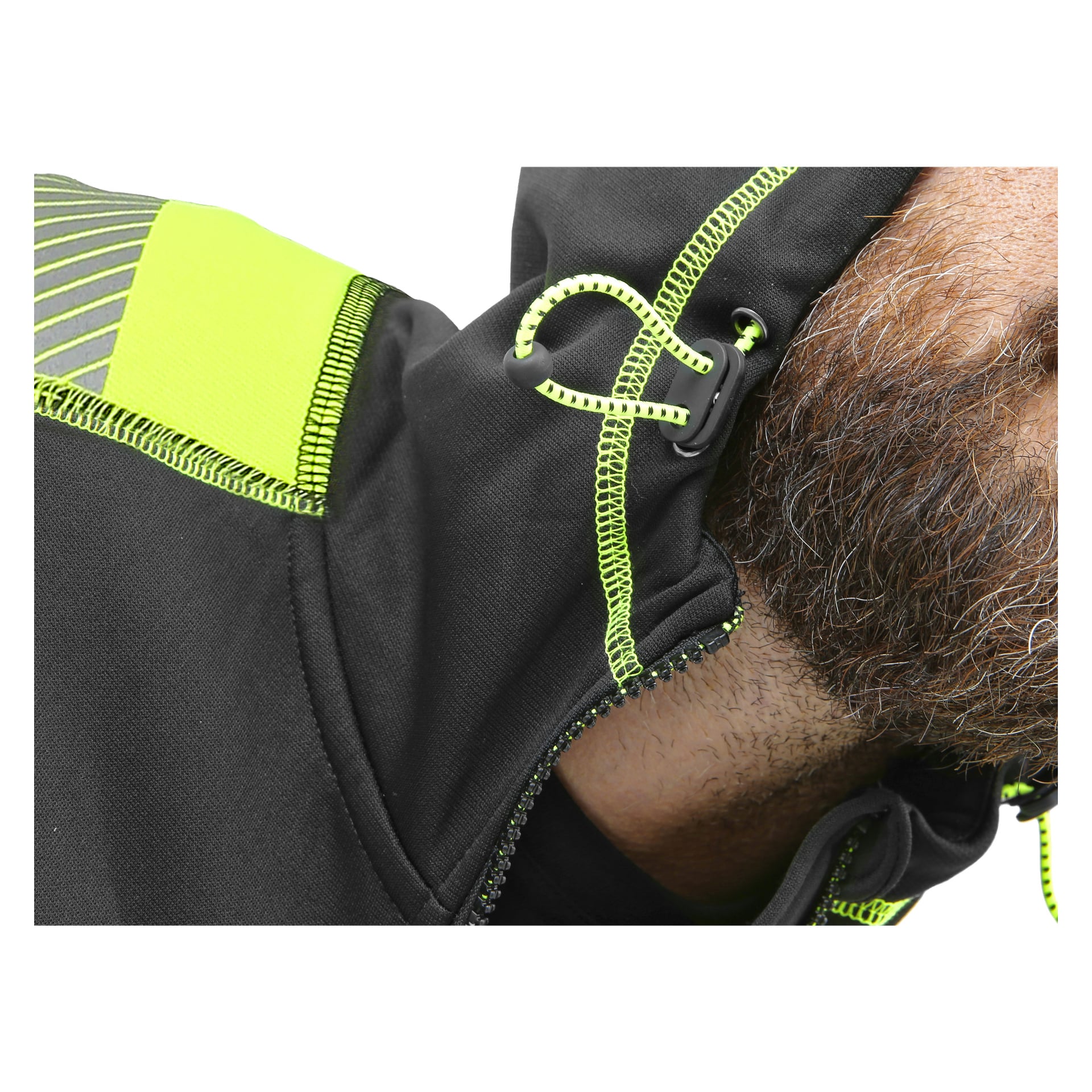 Närbild på en persons skäggiga haka och hals klädd i Bluewear Men's Felix-hoodien, som är svart med neongula detaljer. Hoodien har ett snöre och synliga sömmar.