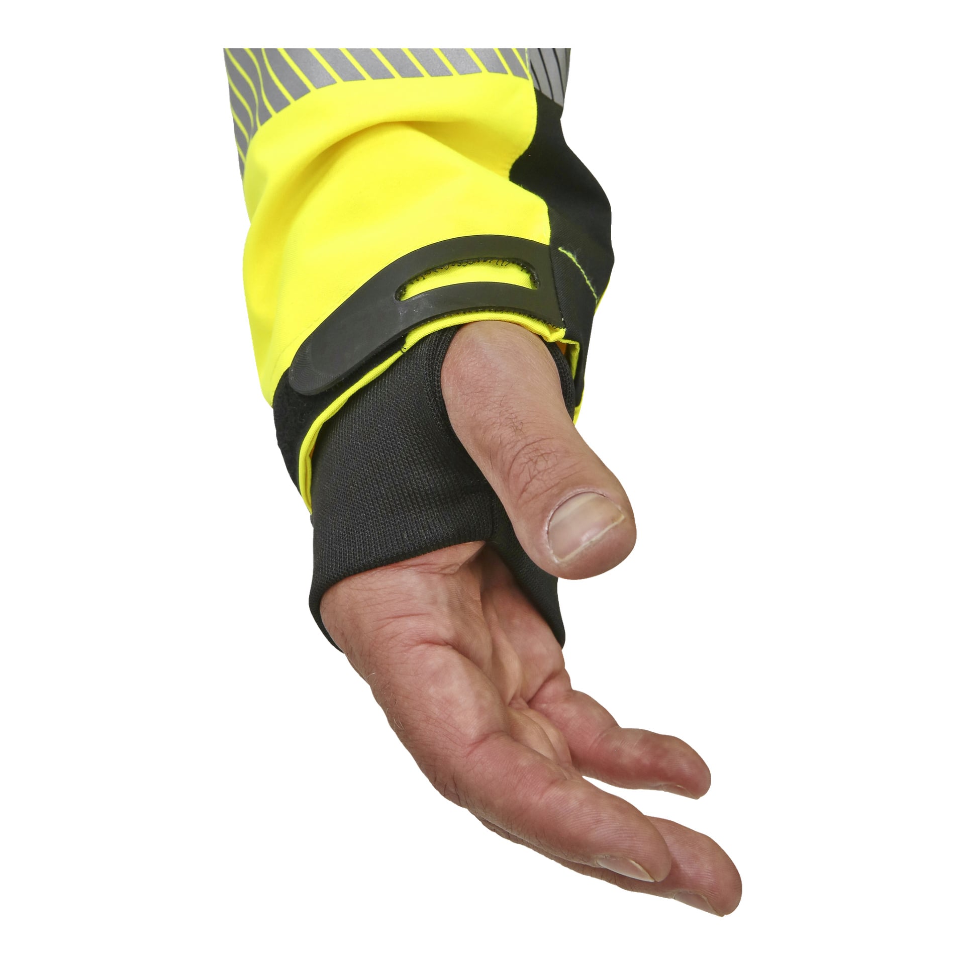 En närbild av en vänster hand sträcktes fram, iklädd en Bluewear Hi-Vis-jacka med gula och svarta detaljer. Ärmen har ett tumhål, vilket lämnar tummen och en del av handen synliga.